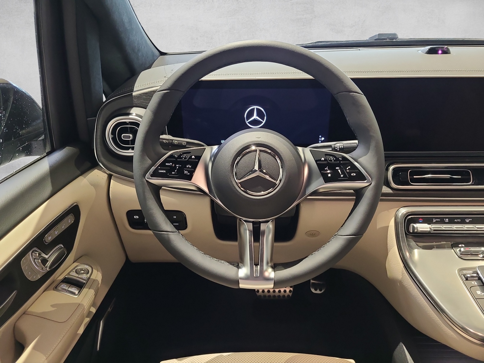 MERCEDES-BENZ V 300 d lang 4Matic Swiss Edition 9G-Tronic-image-12