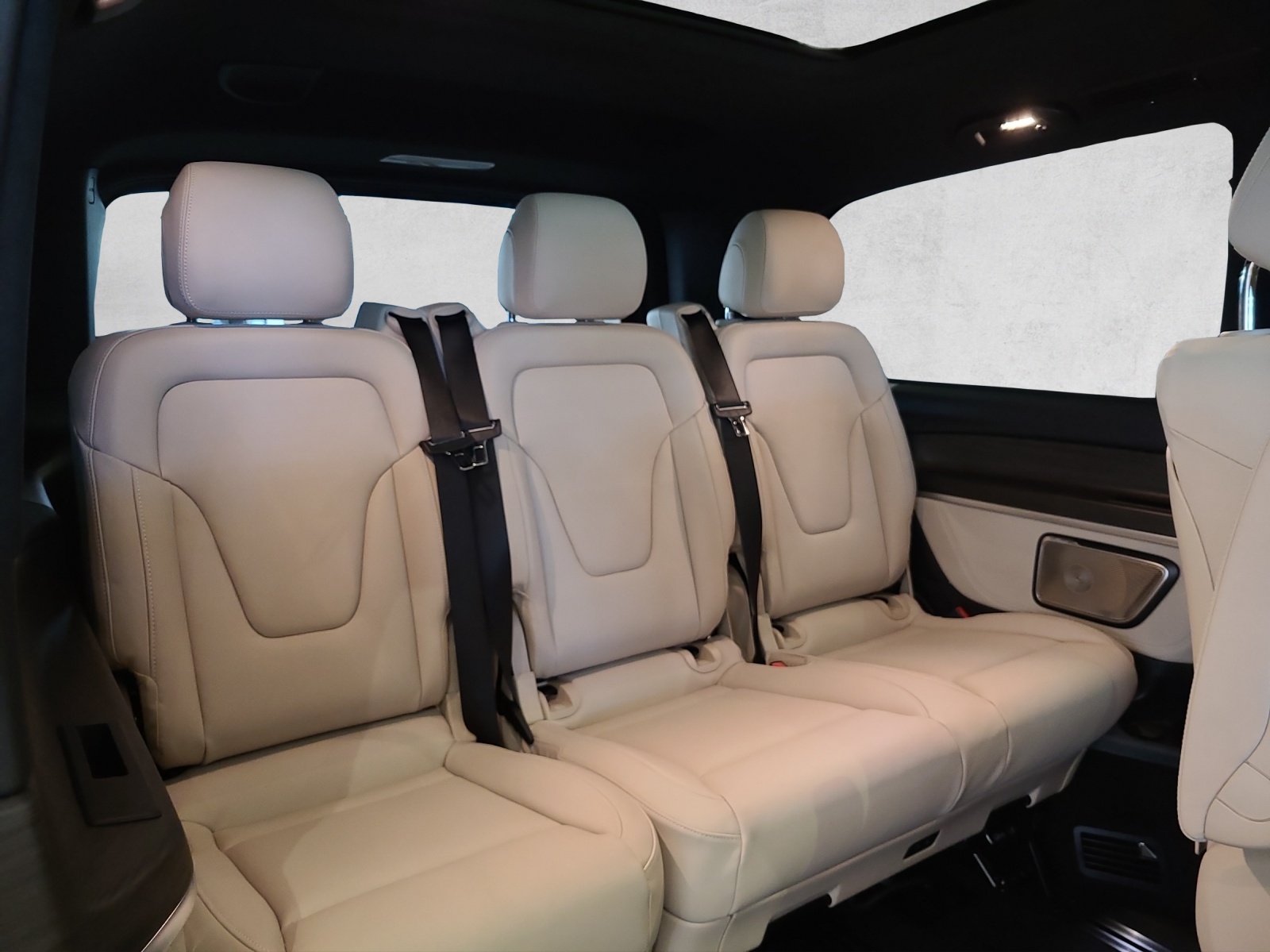 MERCEDES-BENZ V 300 d lang 4Matic Swiss Edition 9G-Tronic-image-14