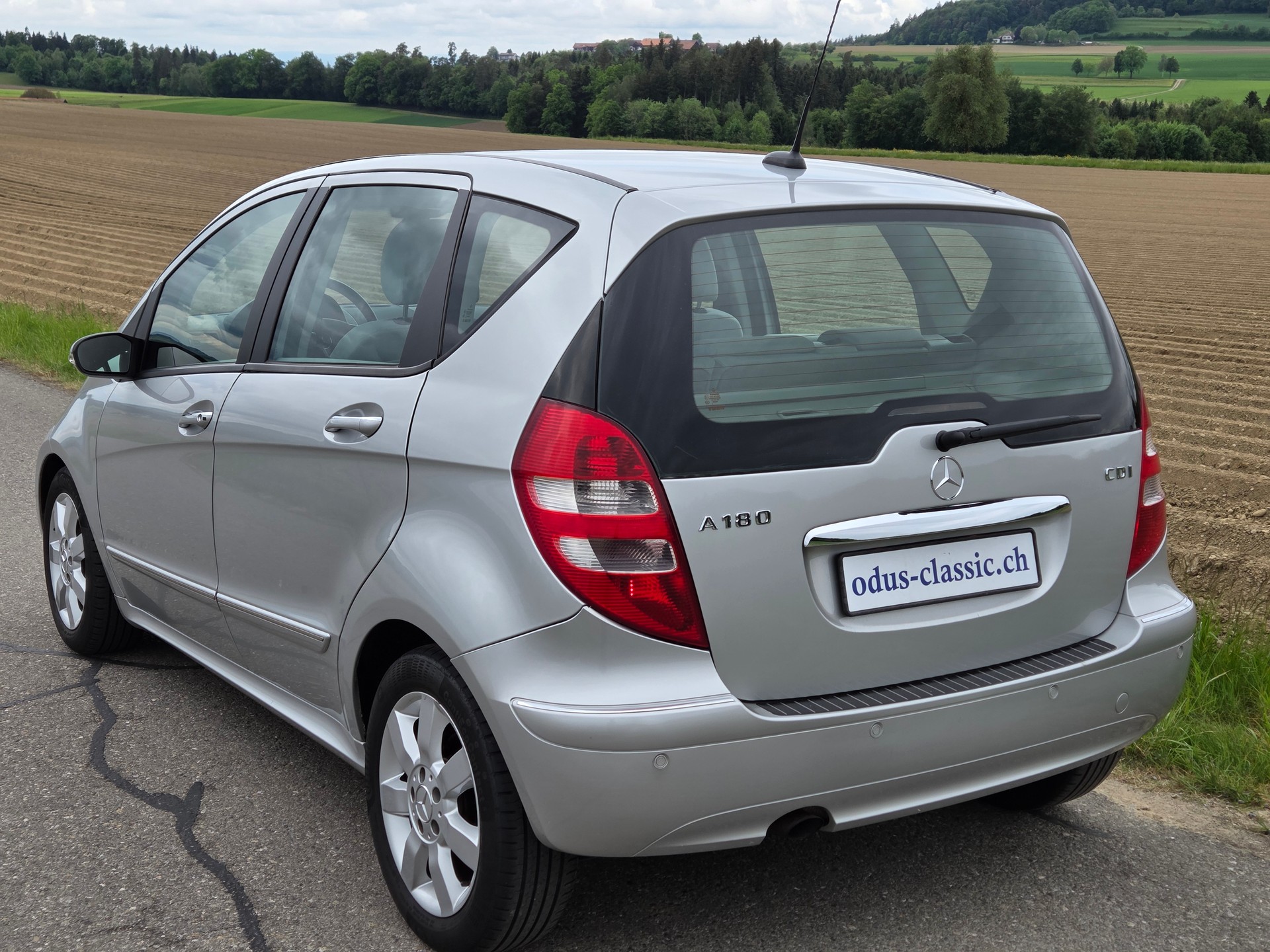 MERCEDES-BENZ A 180 CDI Elégance-image-4