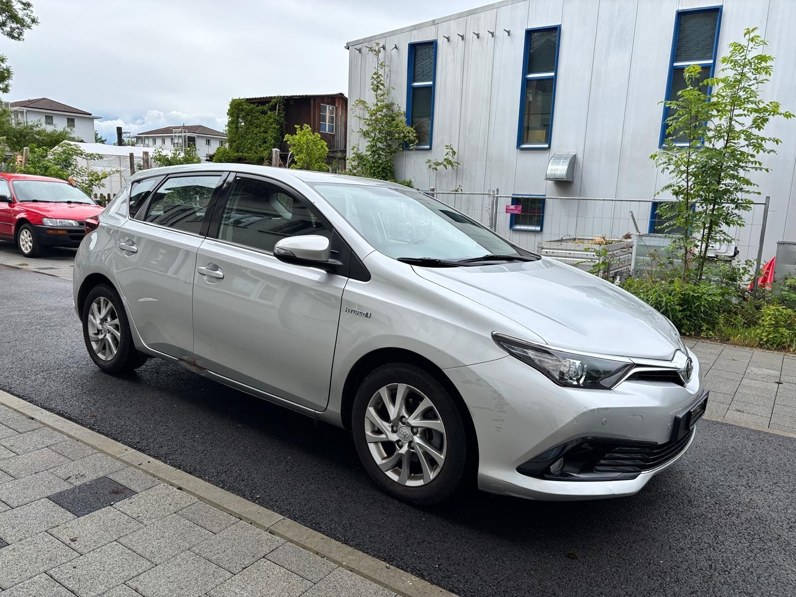 TOYOTA Auris 1.8 HSD Trend e-CVT-image-6
