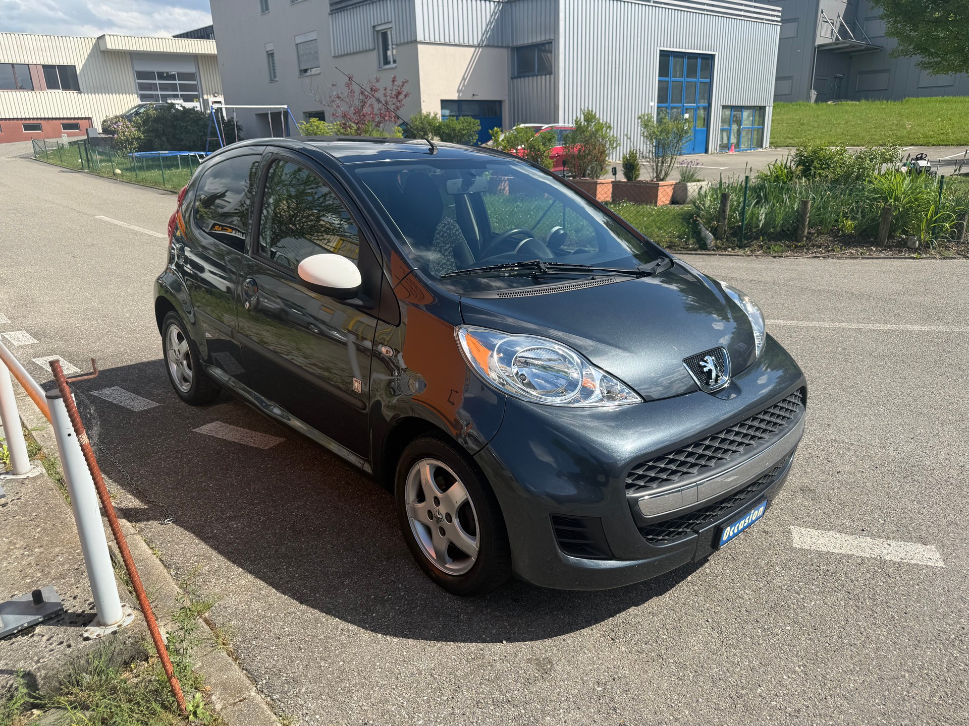 PEUGEOT 107 1.0 Swiss Edition-image-1