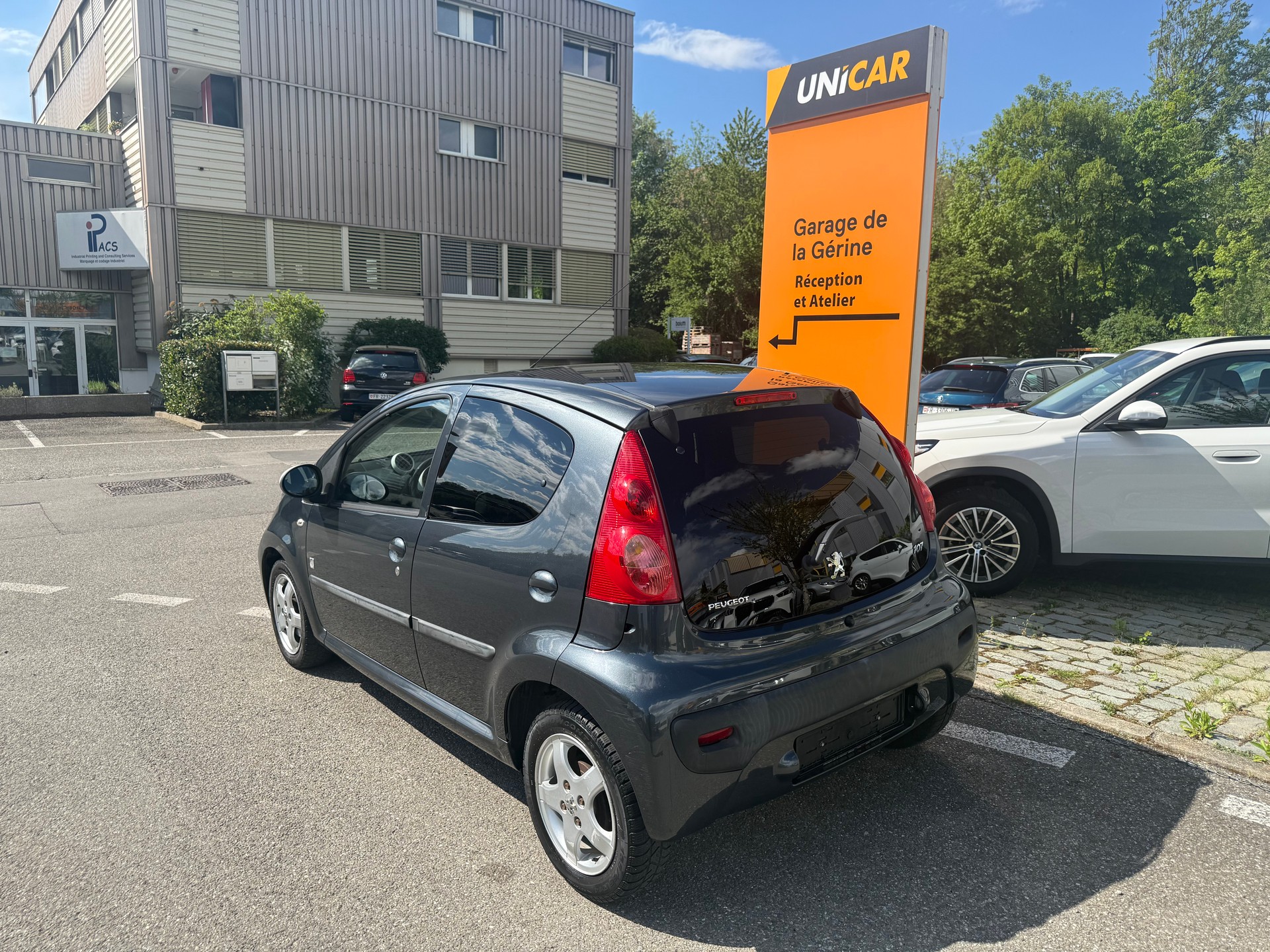 PEUGEOT 107 1.0 Swiss Edition-image-3