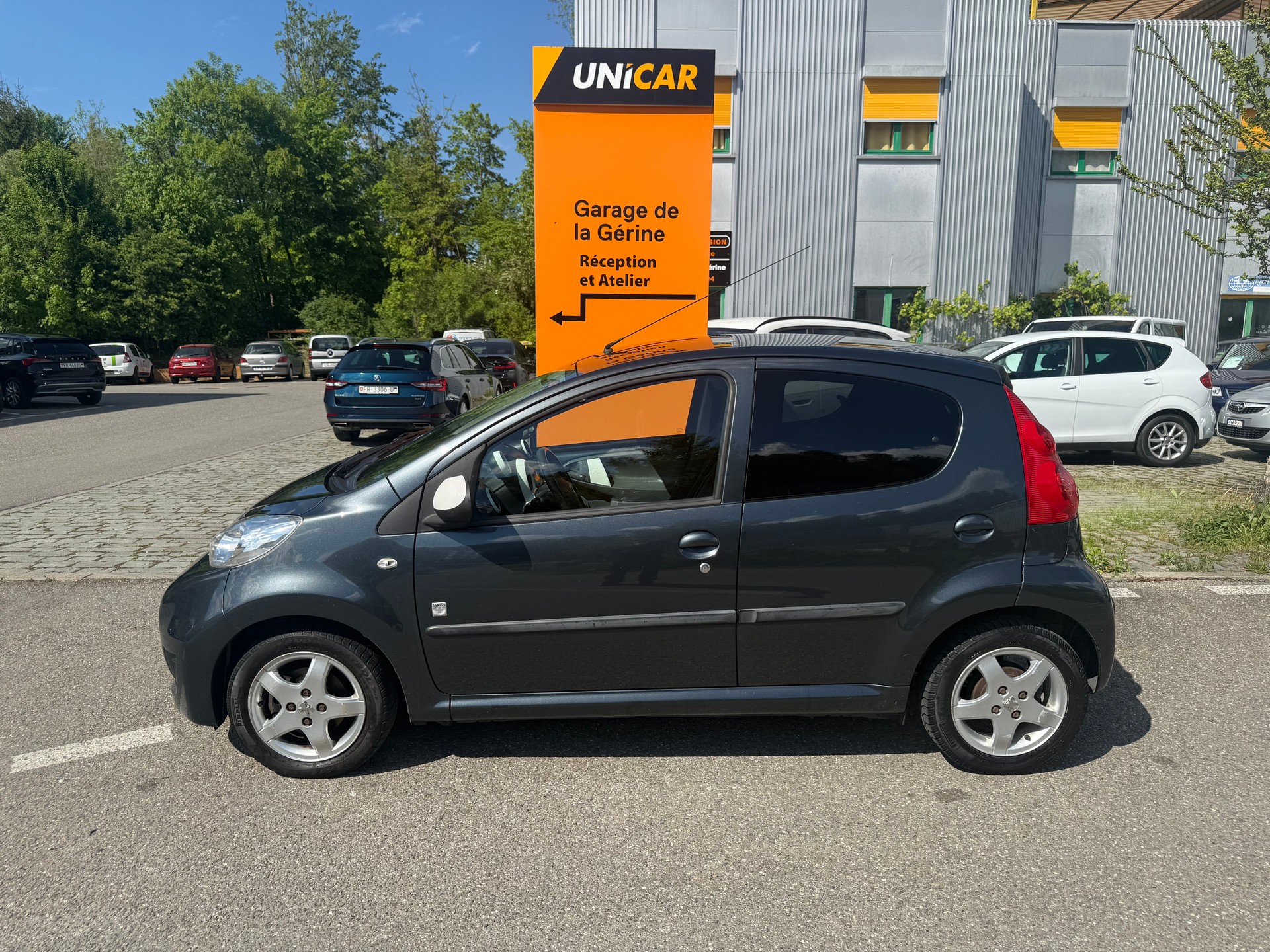 PEUGEOT 107 1.0 Swiss Edition-image-2