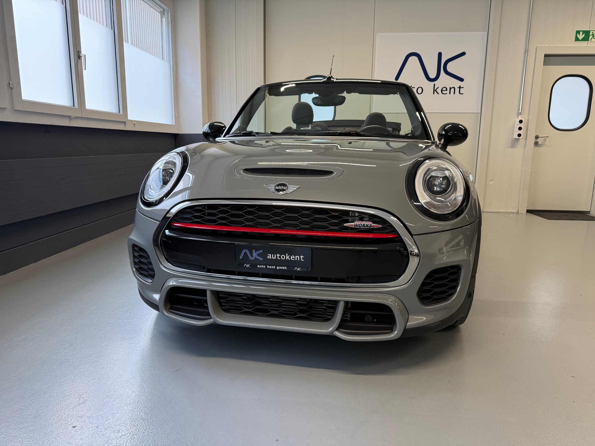 MINI Cooper John Cooper Works Cabriolet Steptronic-showroom-element-1