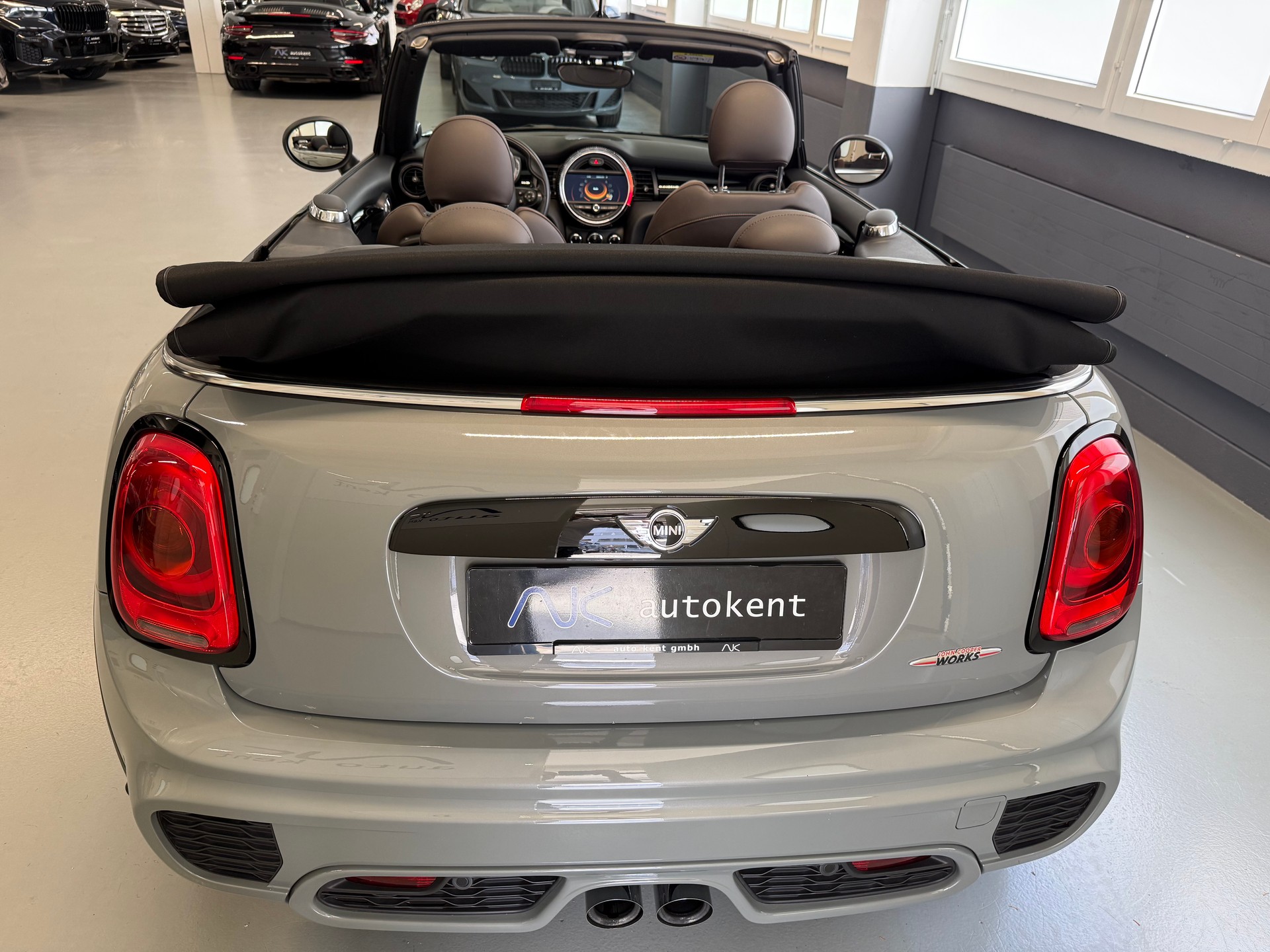 MINI Cooper John Cooper Works Cabriolet Steptronic-image-4