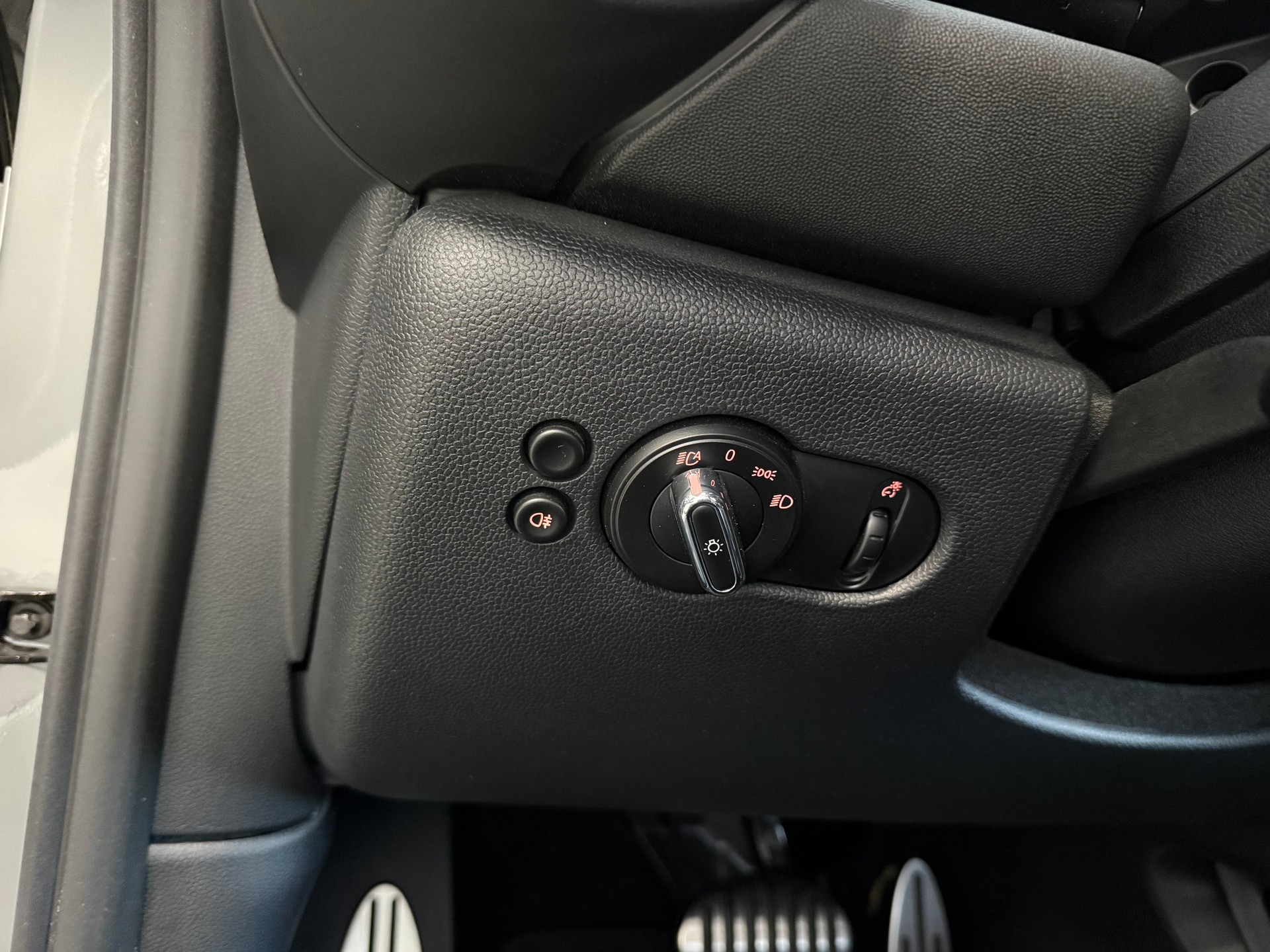 MINI Cooper John Cooper Works Cabriolet Steptronic-image-18