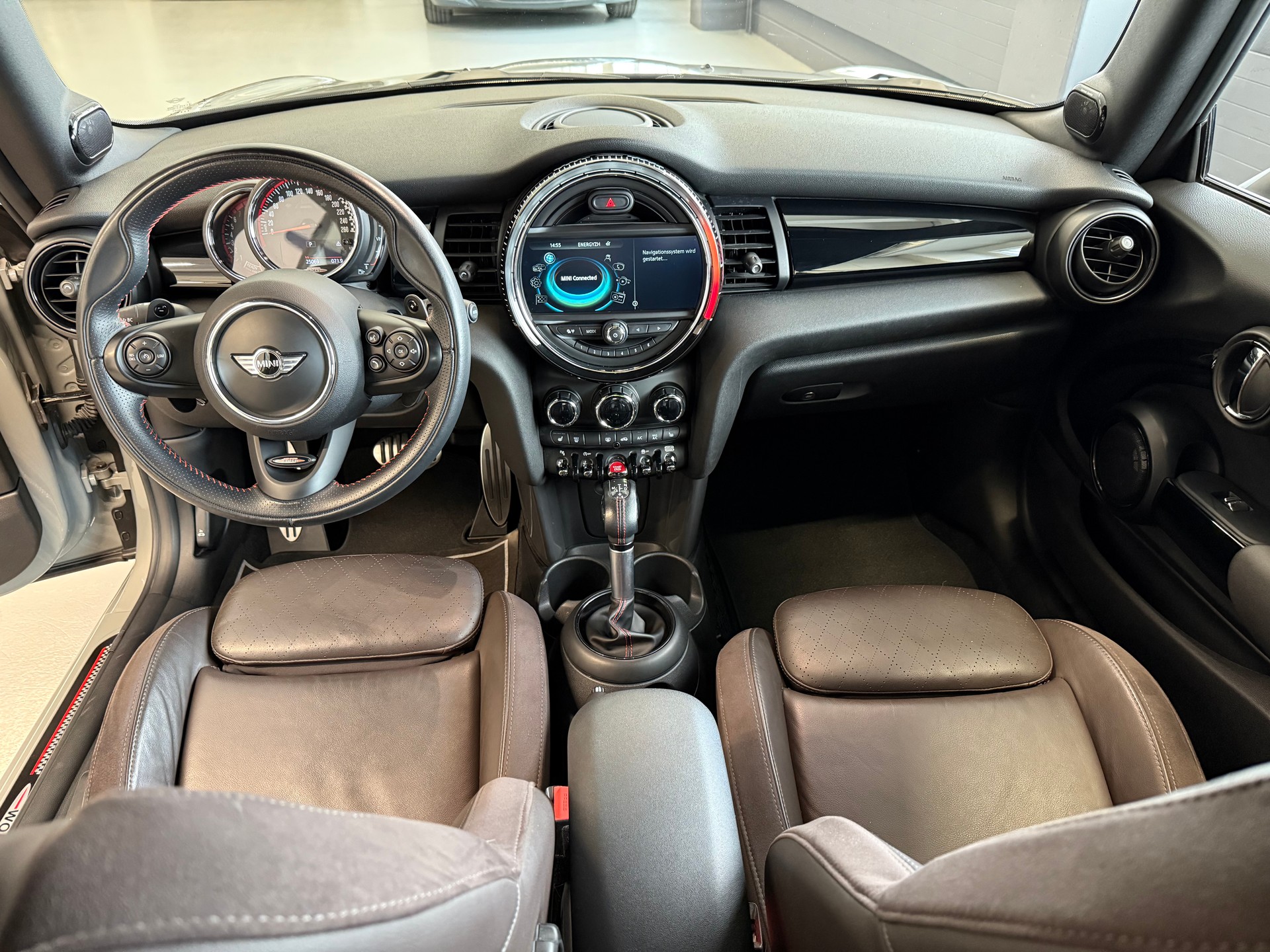 MINI Cooper John Cooper Works Cabriolet Steptronic-image-23