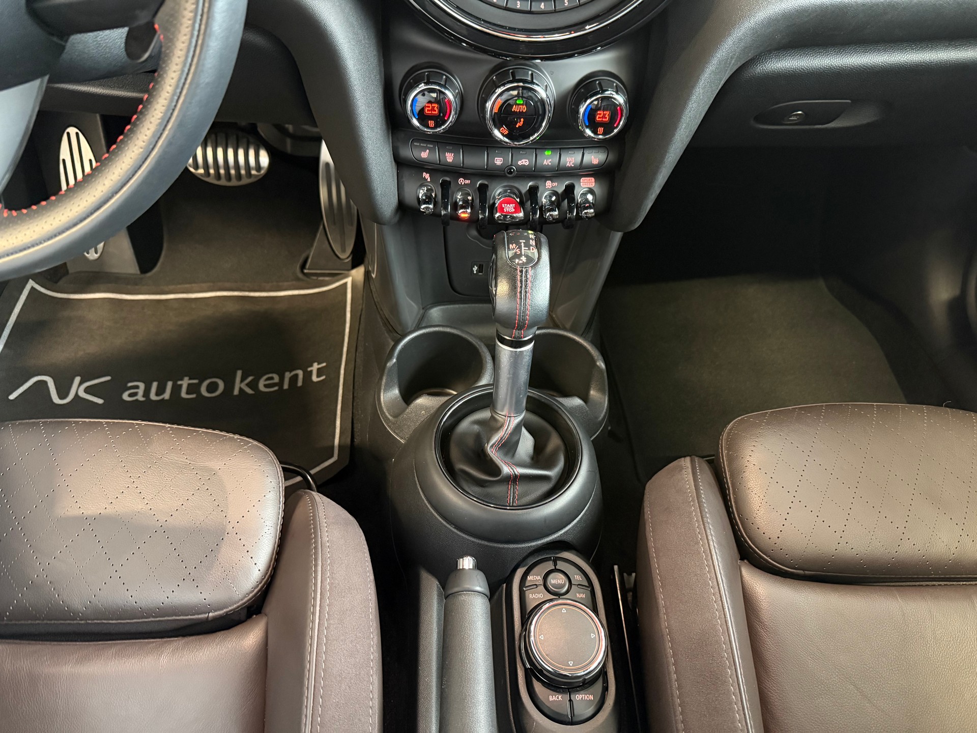 MINI Cooper John Cooper Works Cabriolet Steptronic-image-17