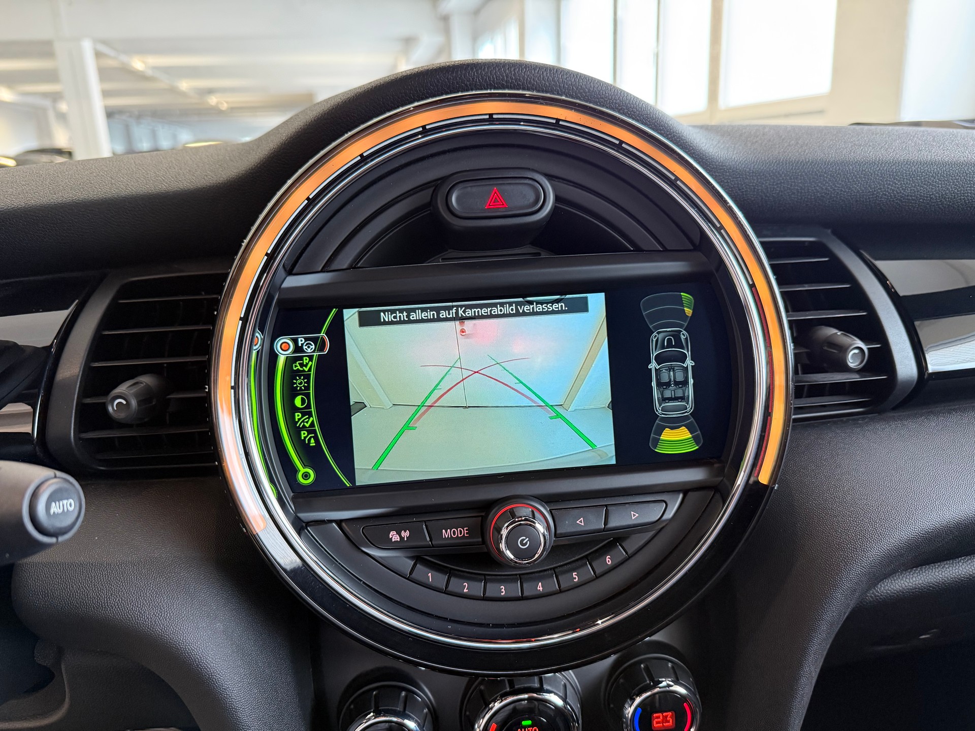 MINI Cooper John Cooper Works Cabriolet Steptronic-image-16
