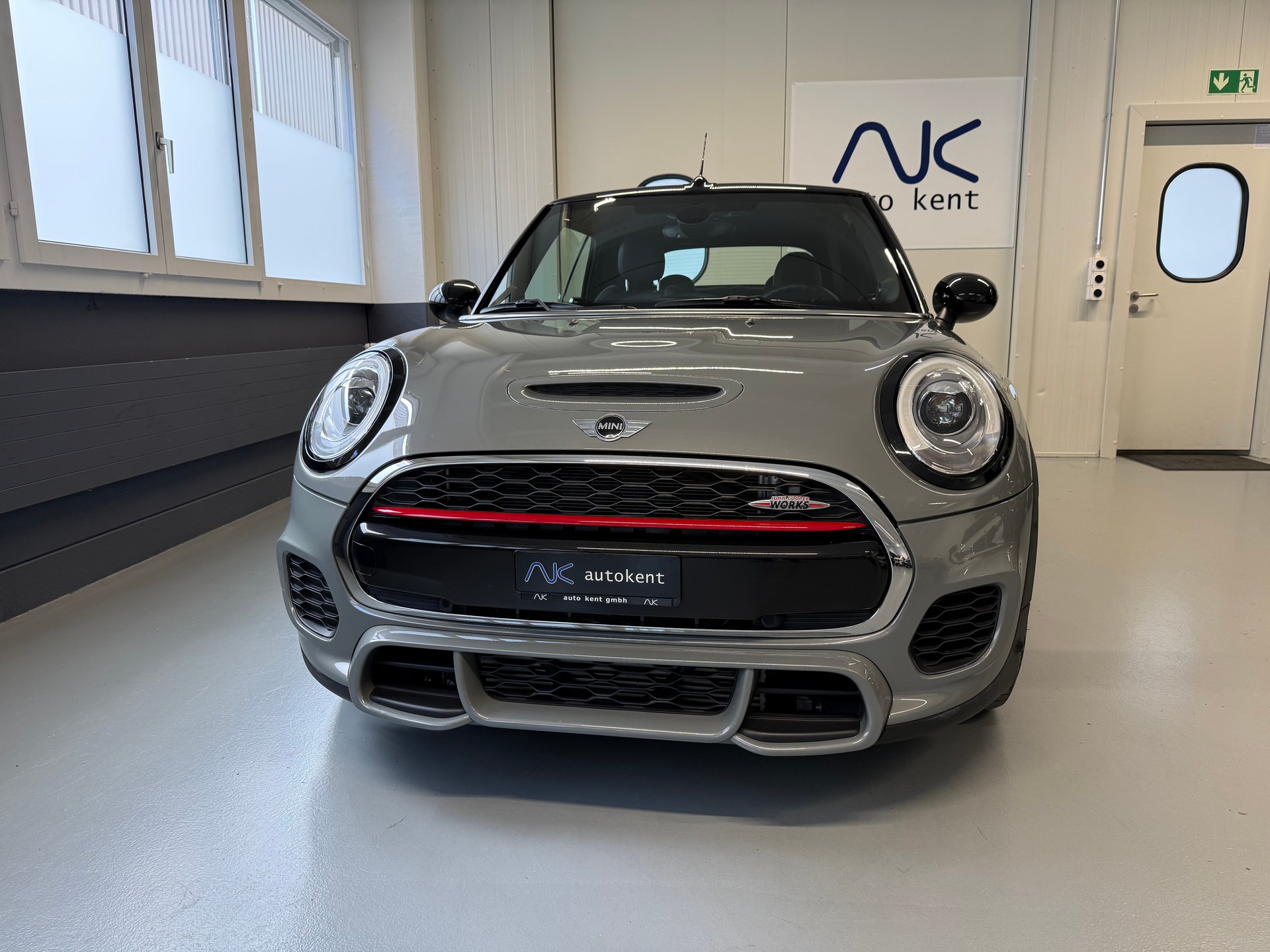 MINI Cooper John Cooper Works Cabriolet Steptronic-image-7