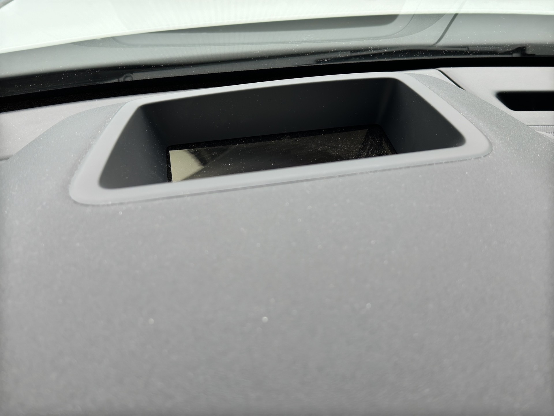 LAND ROVER Range Rover Velar D 200 Black Automatic-image-15