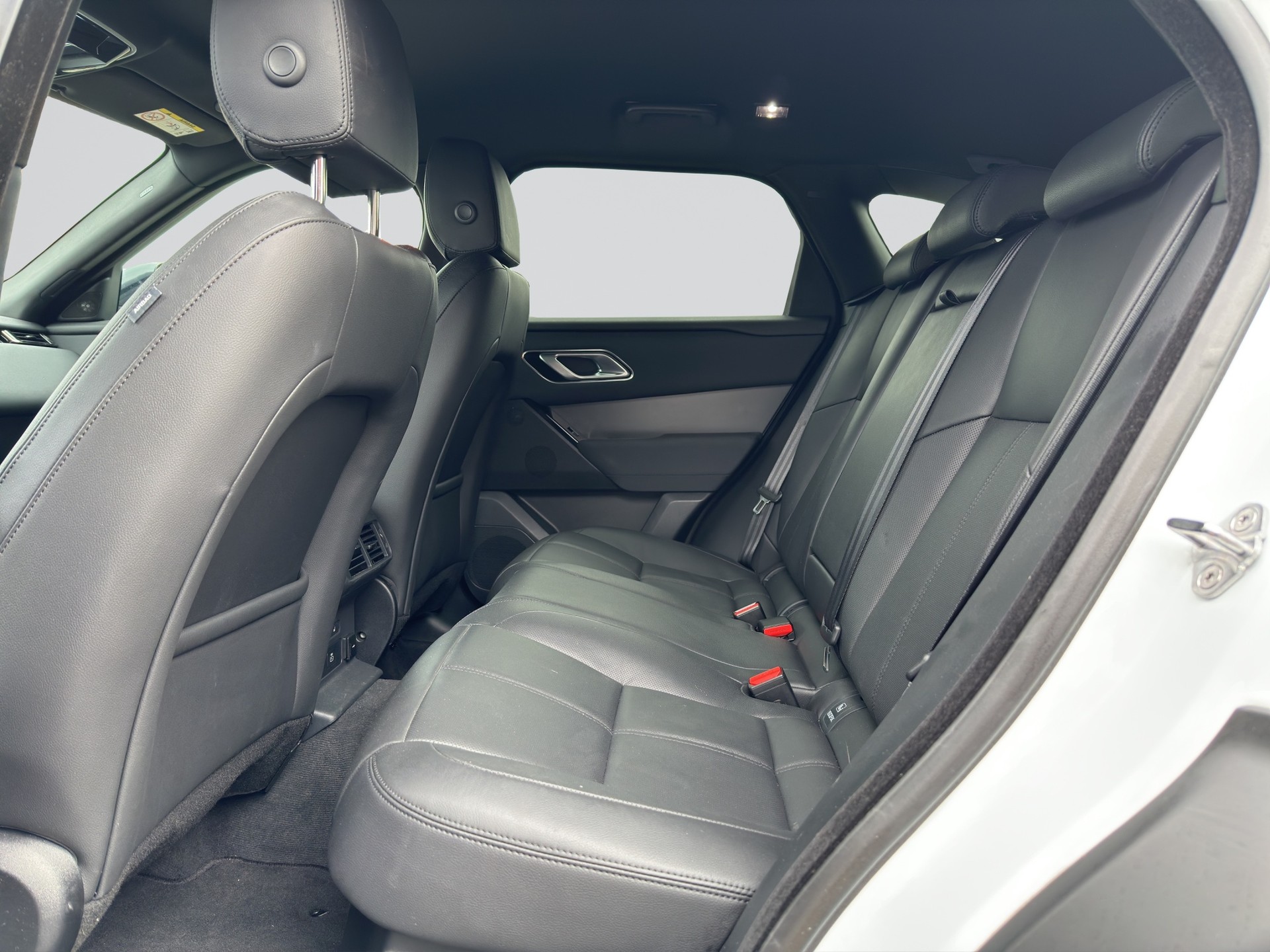 LAND ROVER Range Rover Velar D 200 Black Automatic-image-7