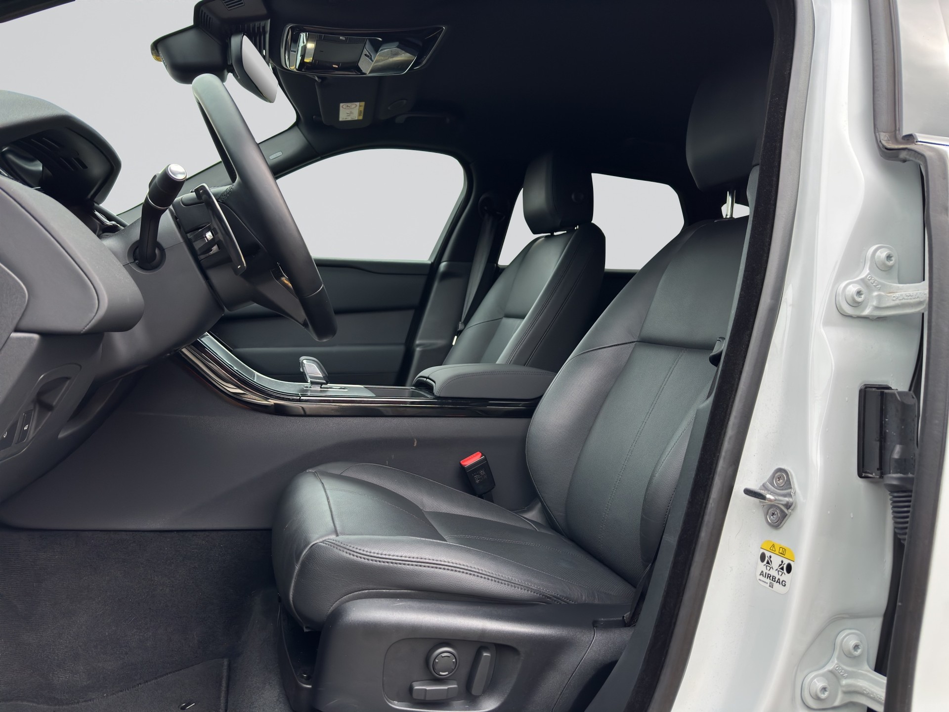 LAND ROVER Range Rover Velar D 200 Black Automatic-image-5
