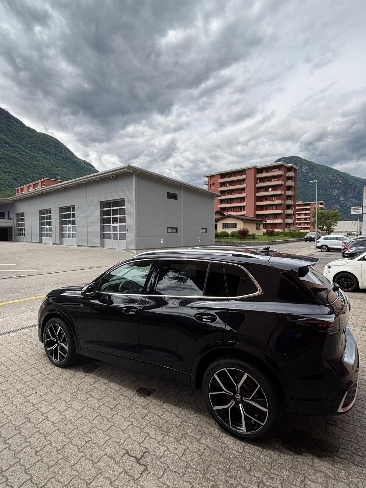 VW Tiguan 2.0 TSI R-Line Plus DSG 4Motion-image-15
