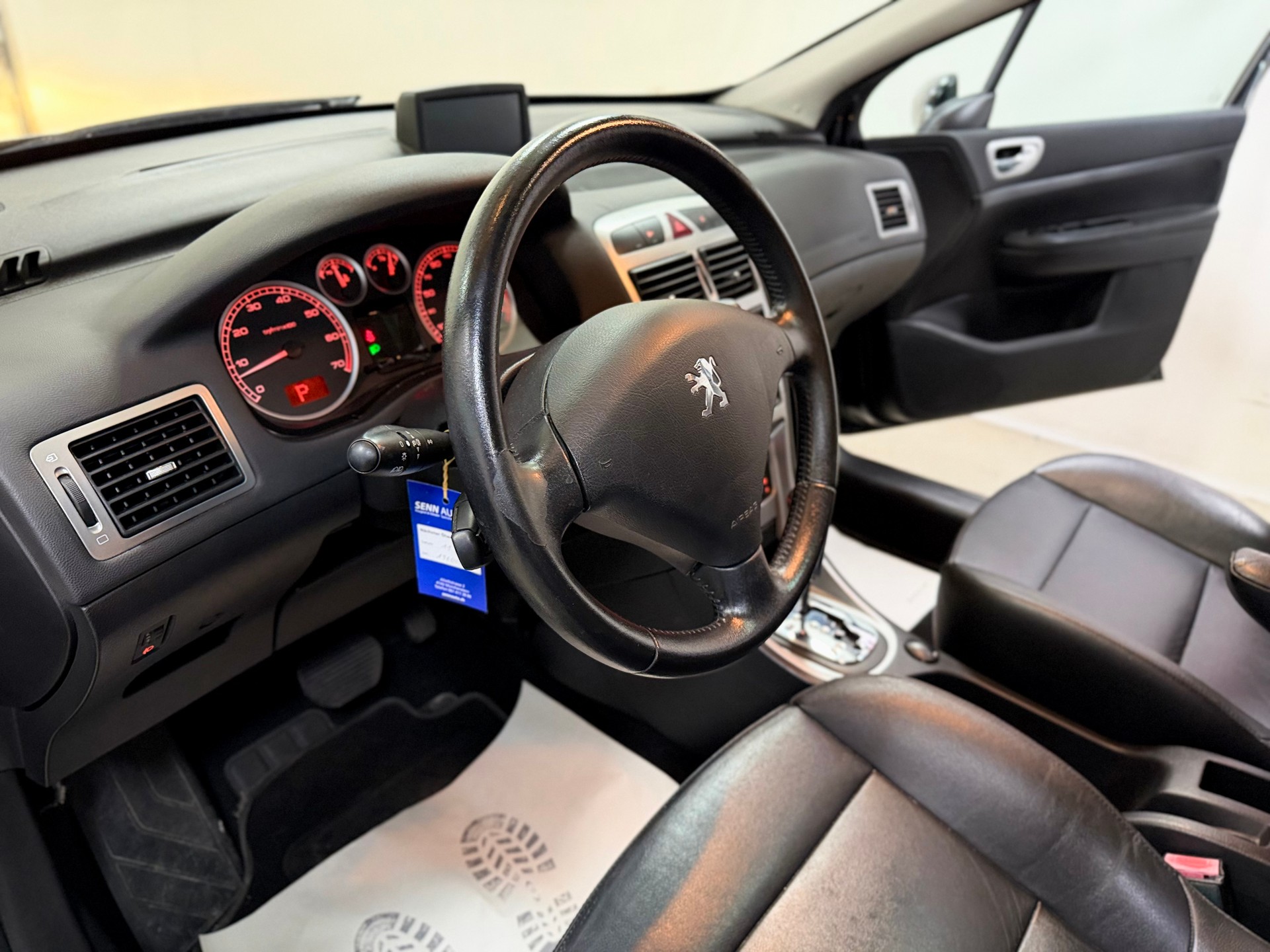 PEUGEOT 307 SW 2.0 16V Premium-image-6