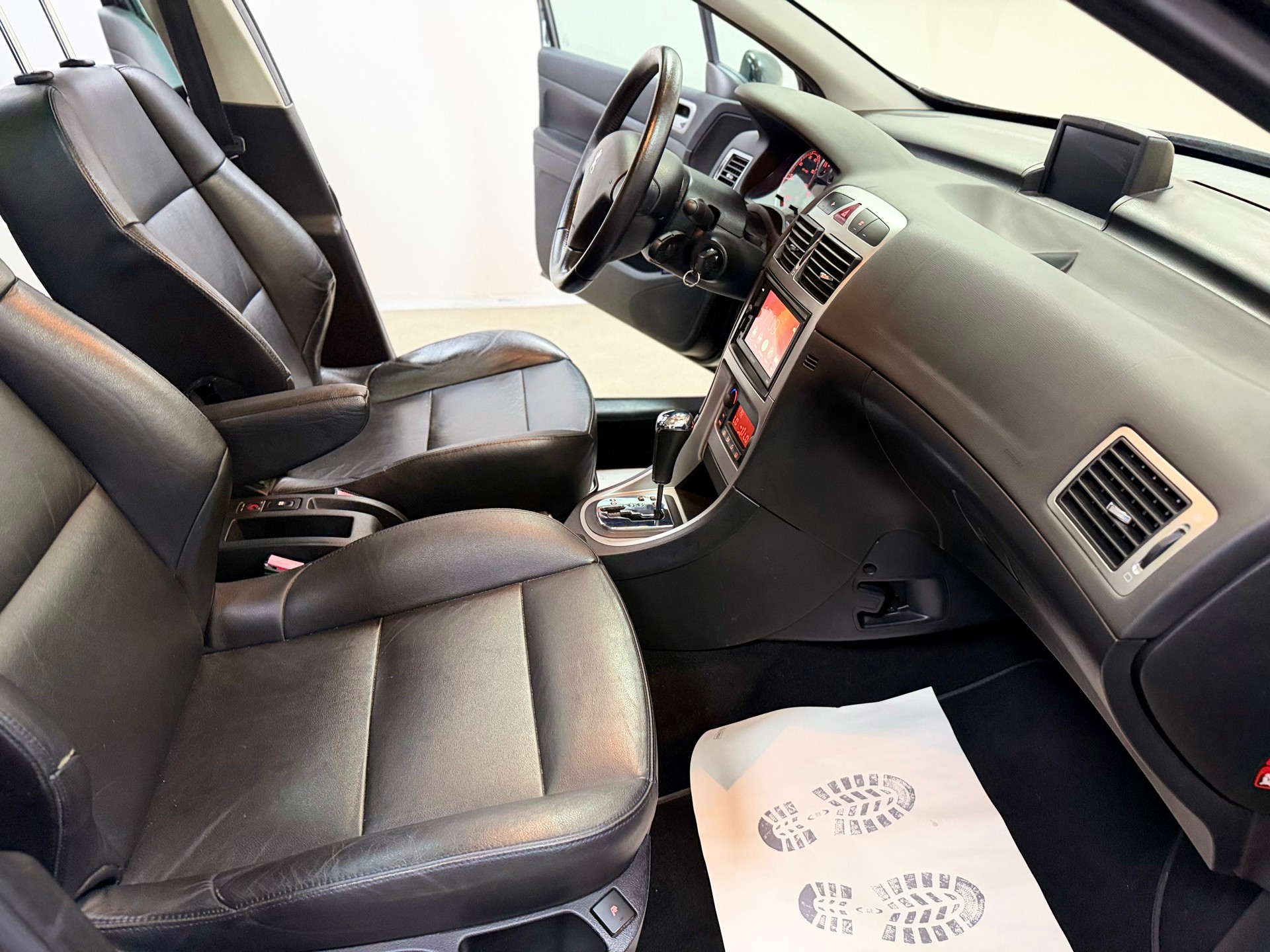 PEUGEOT 307 SW 2.0 16V Premium-image-13