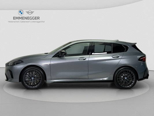 BMW M135 x Drive-showroom-element-1