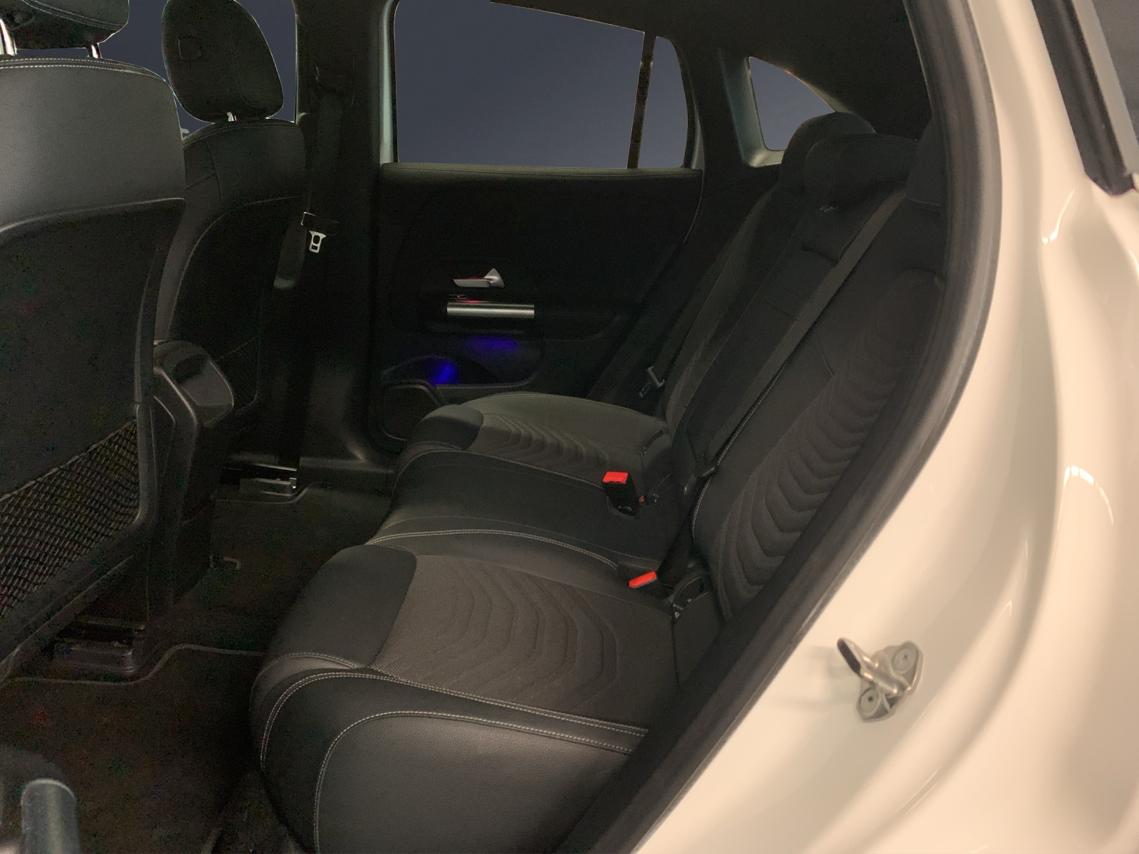 MERCEDES-BENZ EQA 250-image-10