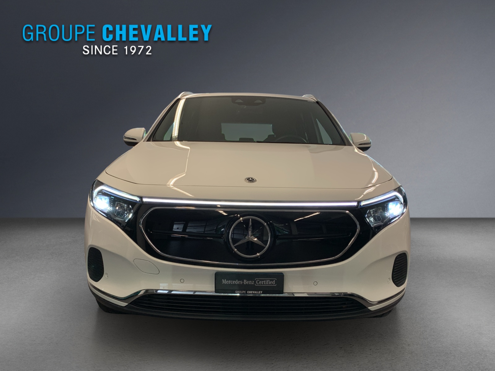 MERCEDES-BENZ EQA 250-showroom-element-1