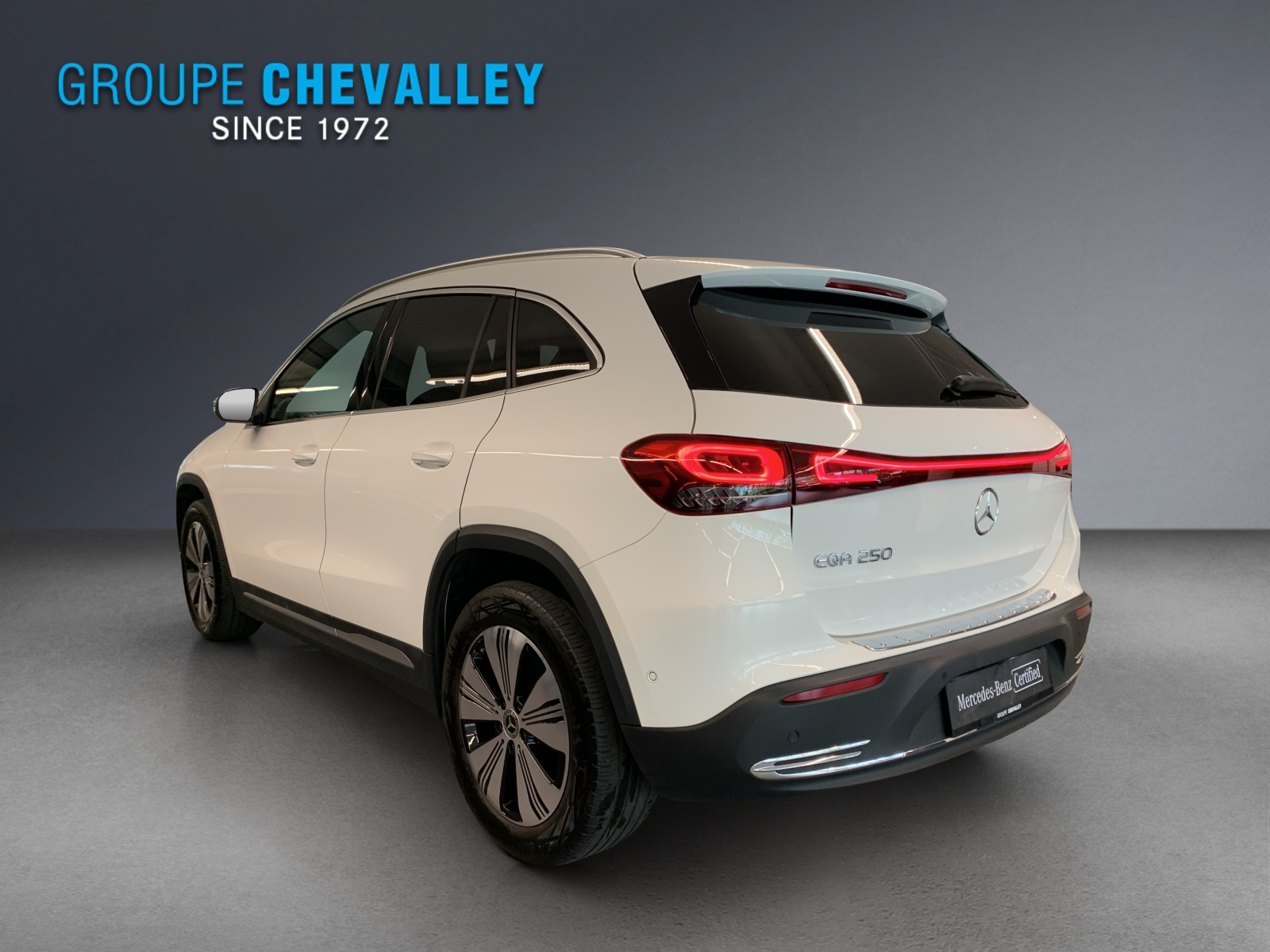 MERCEDES-BENZ EQA 250-showroom-element-2