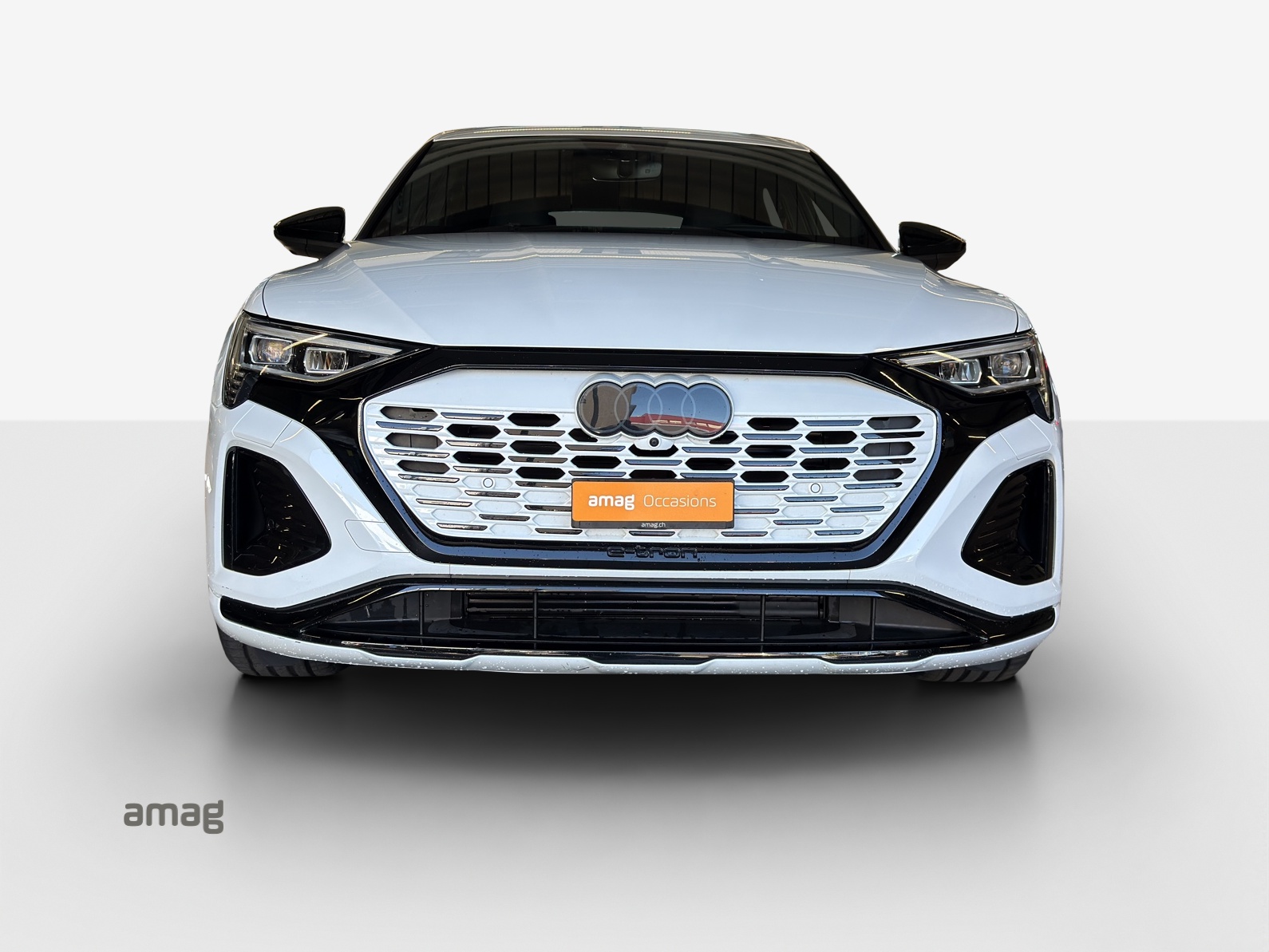 AUDI Q8 55 e-tron Black Edition quattro-image-6