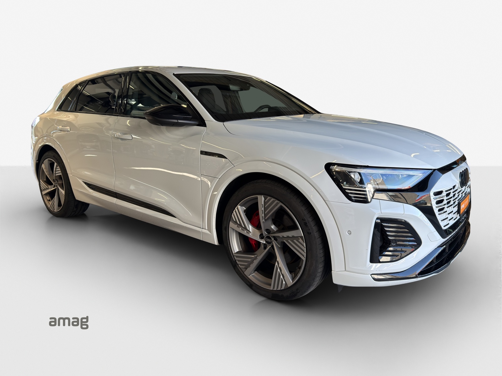 AUDI Q8 55 e-tron Black Edition quattro-image-5