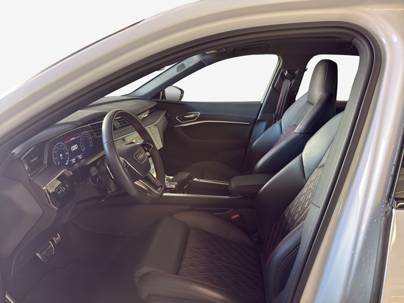 AUDI Q8 55 e-tron Black Edition quattro-image-7