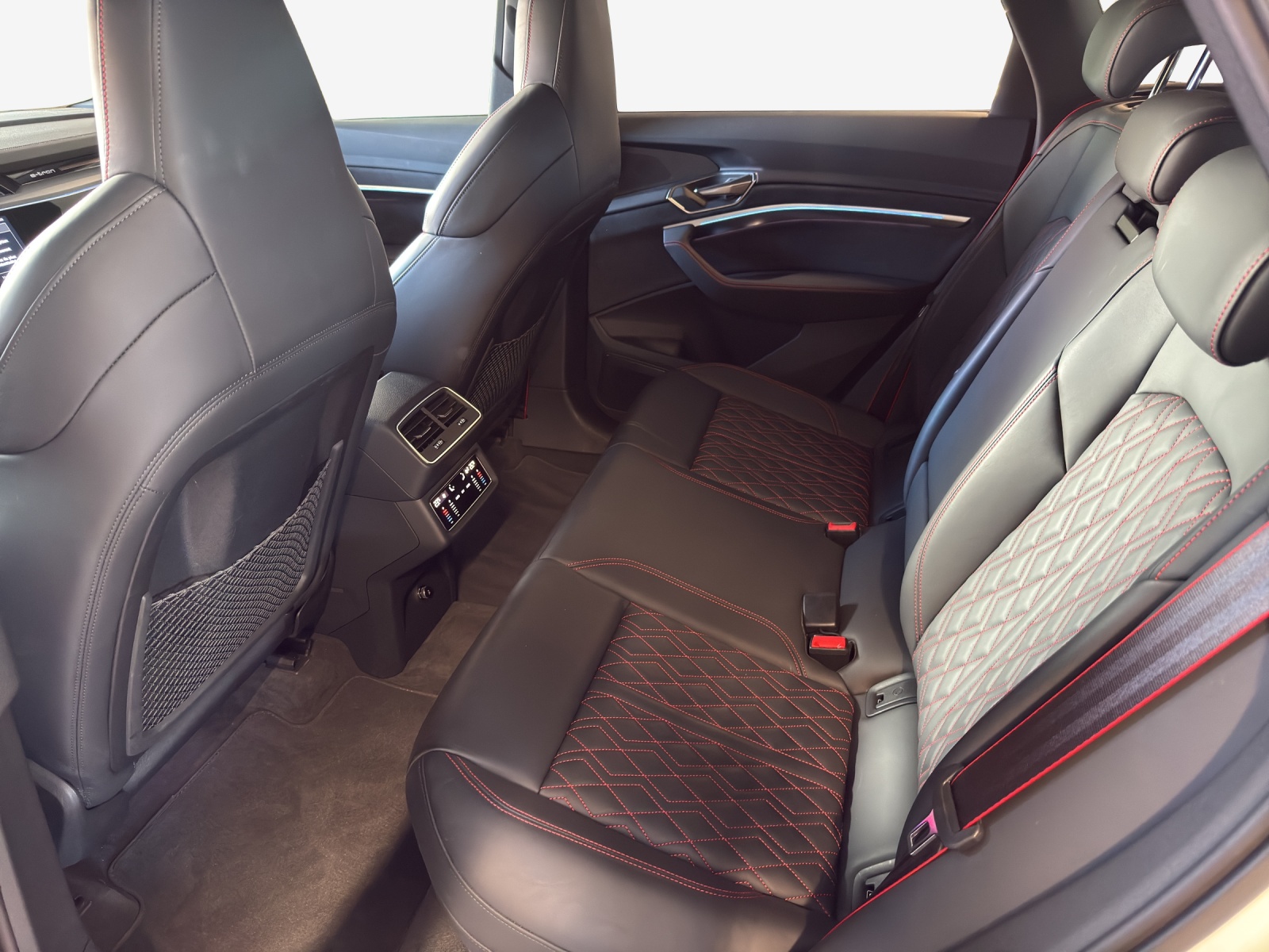 AUDI Q8 55 e-tron Black Edition quattro-image-11