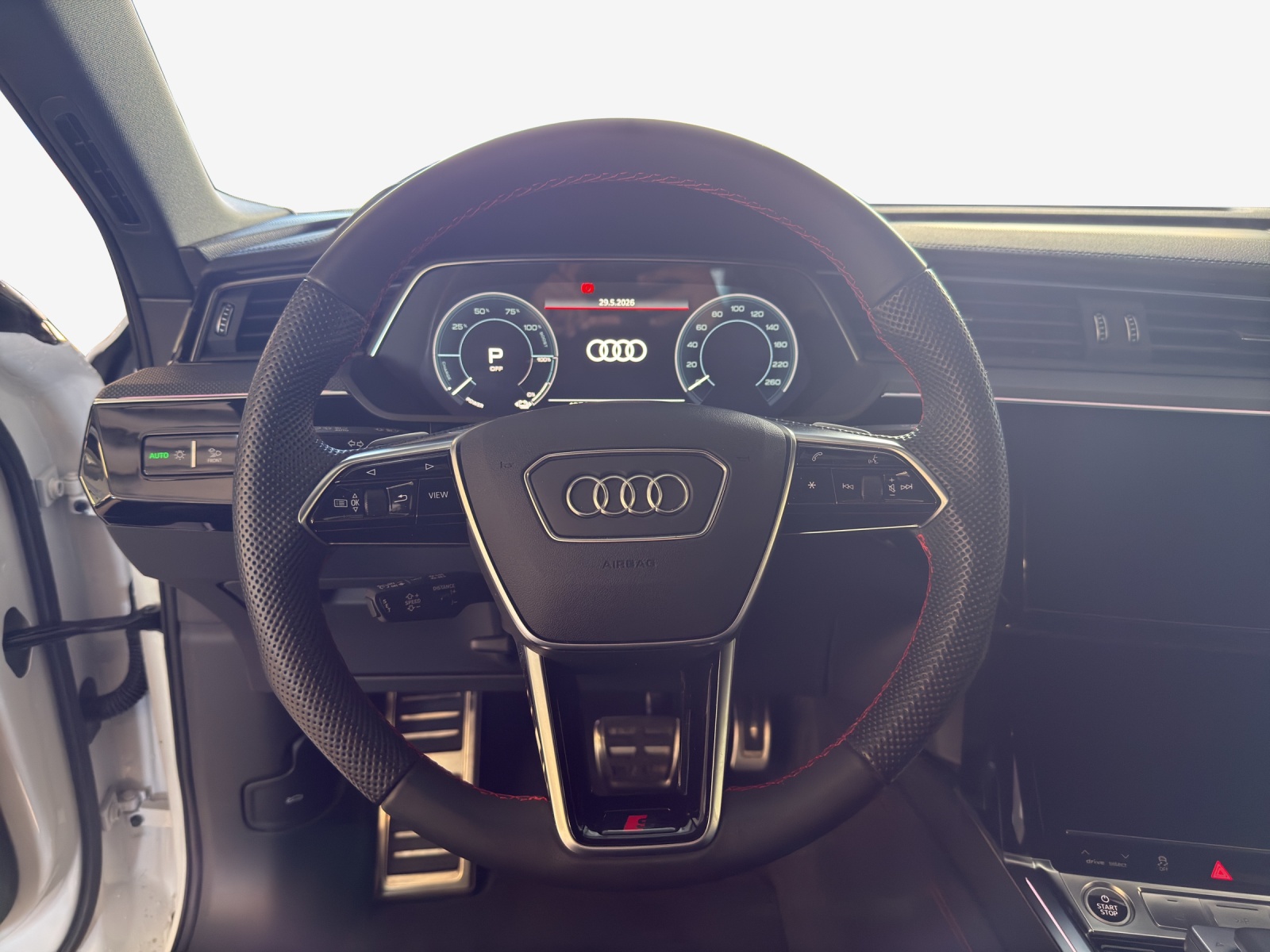 AUDI Q8 55 e-tron Black Edition quattro-image-9