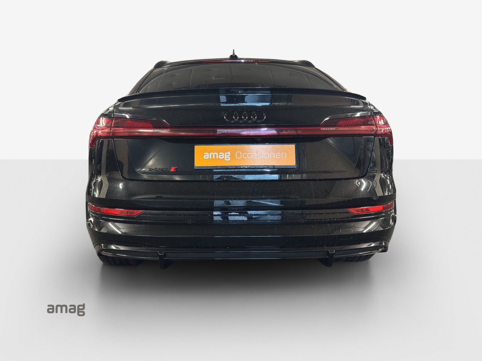 AUDI e-tron S Sportback quattro-showroom-element-3