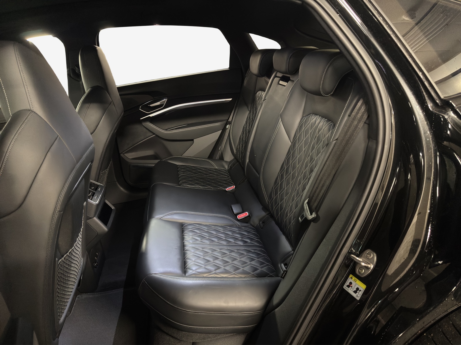 AUDI e-tron S Sportback quattro-image-11