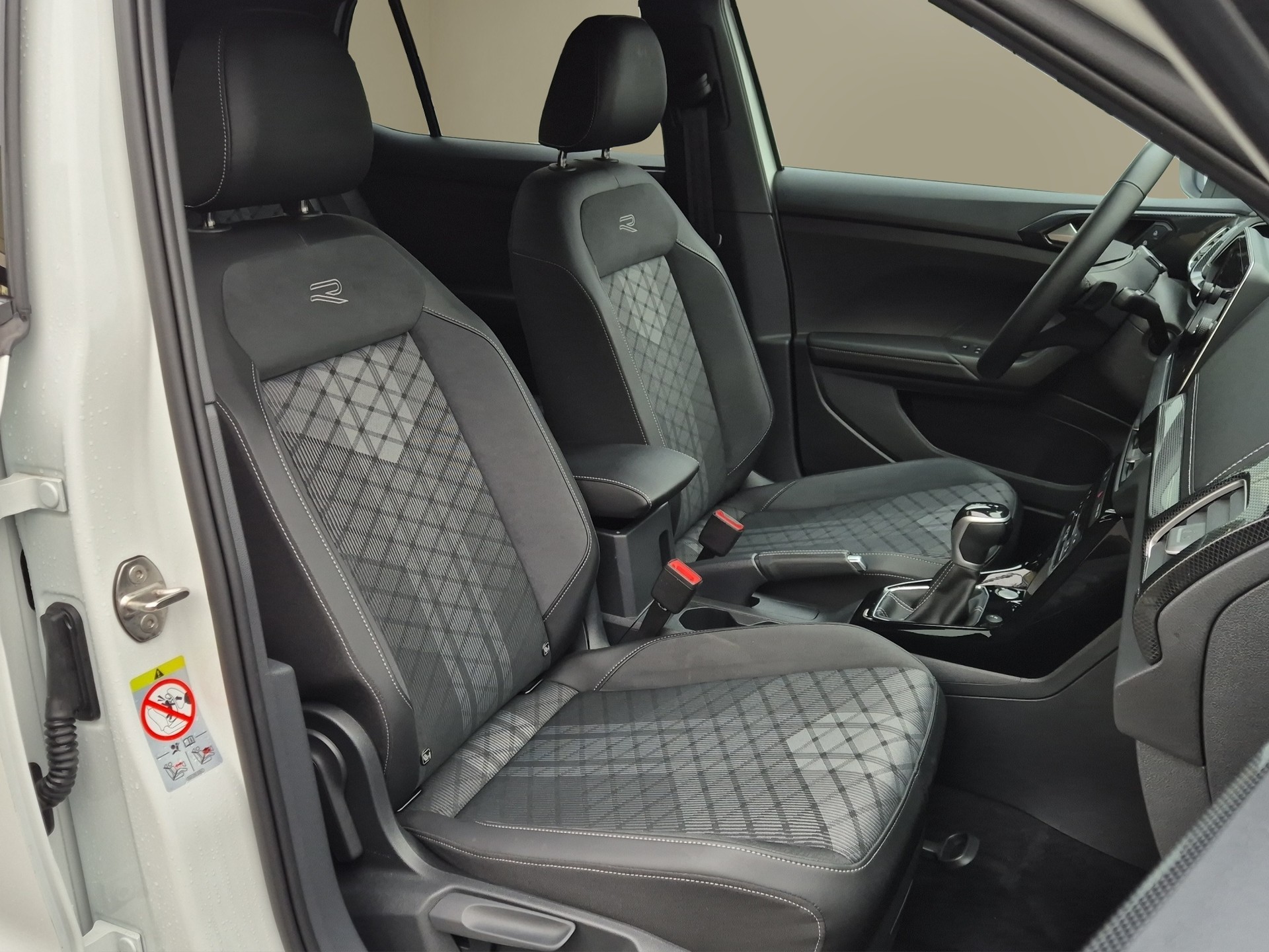VW T-Cross 1.5 TSI EVO ACT R-Line DSG-image-14