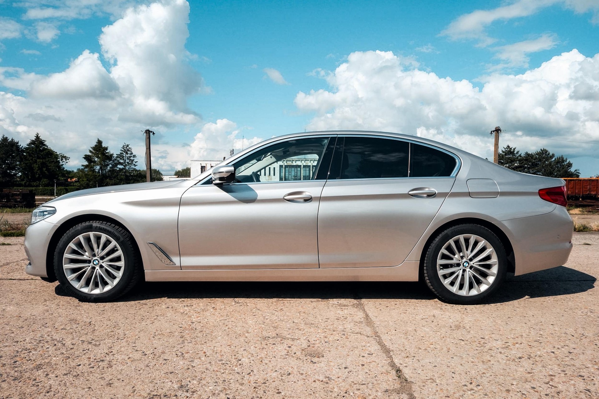 BMW 540i xDrive-image-2