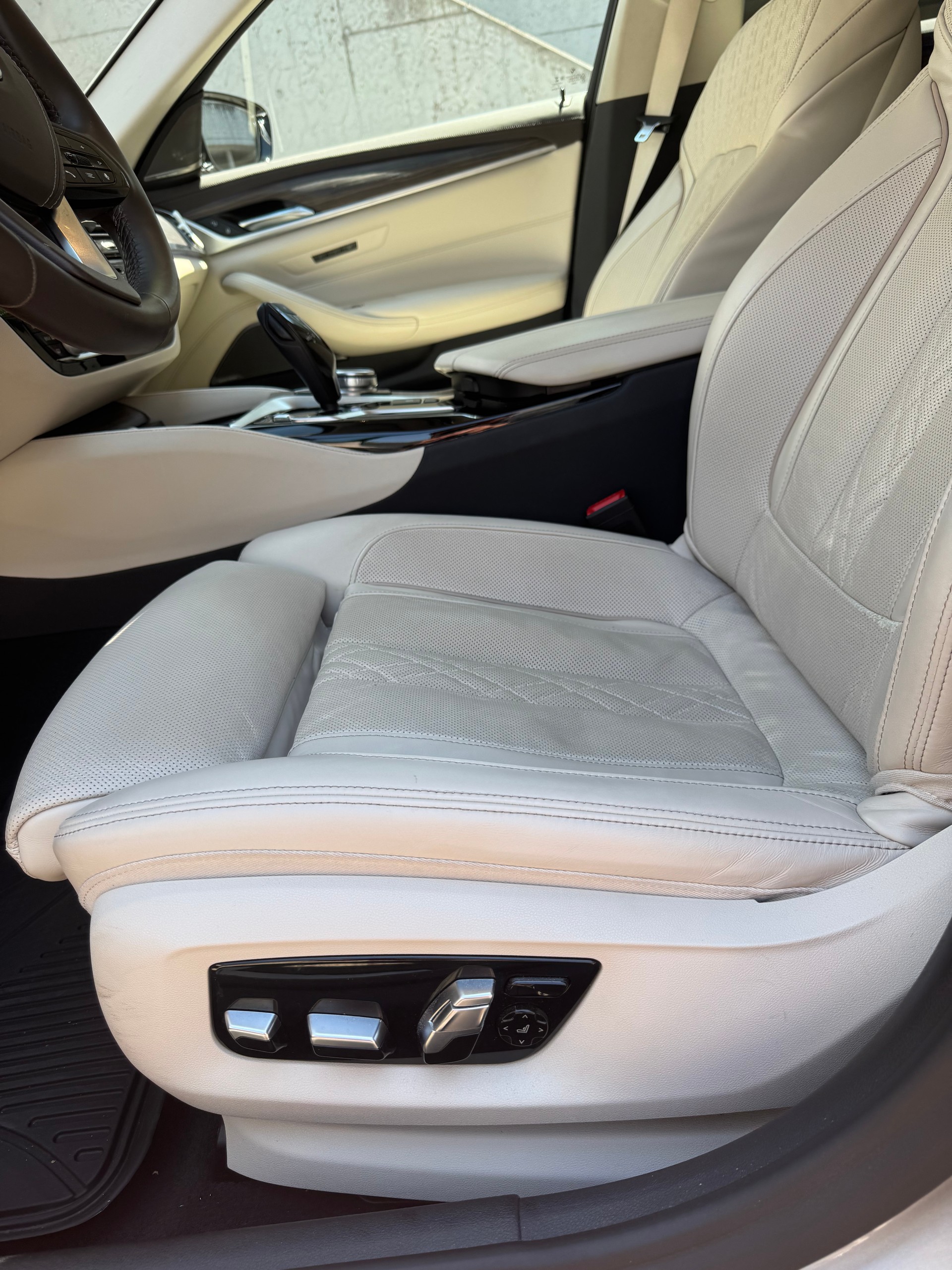 BMW 540i Luxury Line Steptronic xDrive-image-7