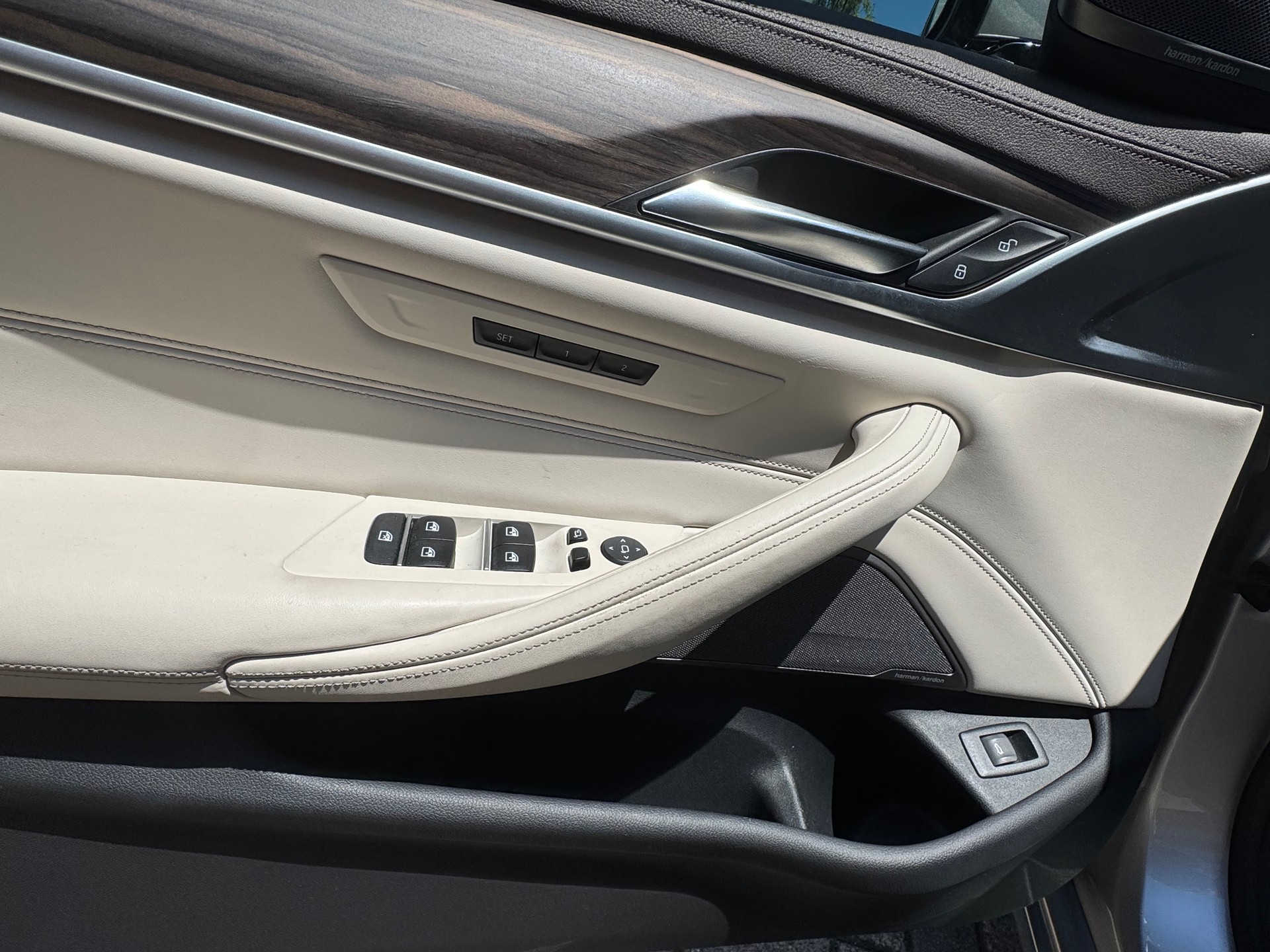 BMW 540i Luxury Line Steptronic xDrive-image-10