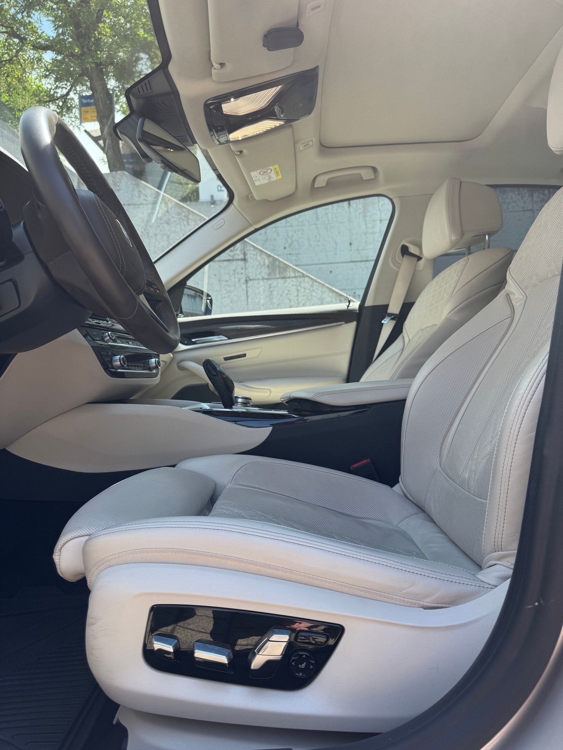 BMW 540i Luxury Line Steptronic xDrive-image-6