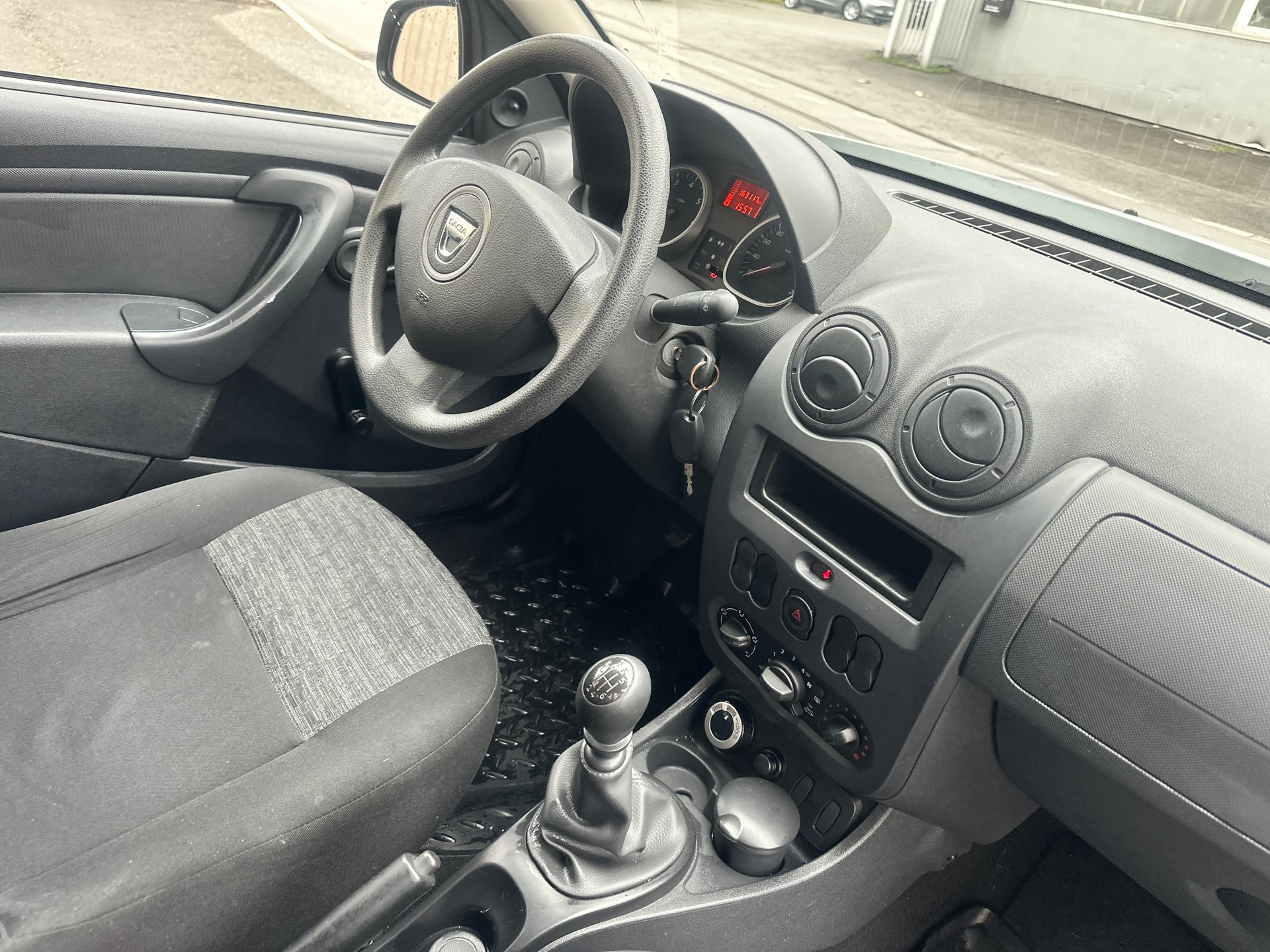 DACIA Duster 1.6 4x4-image-15