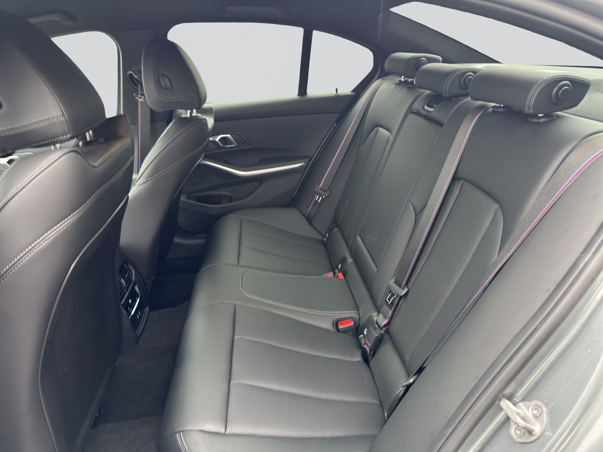 BMW 320i xDrive Steptronic M Sport-image-7