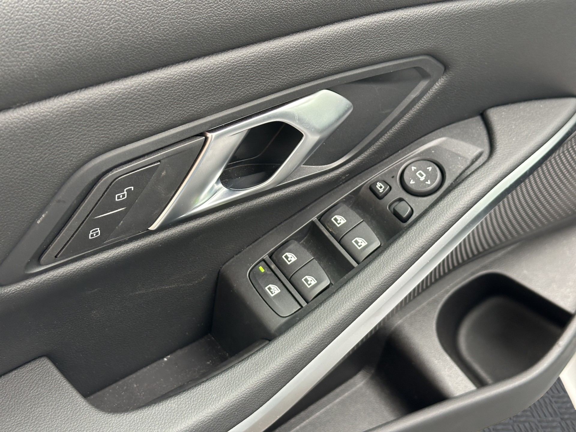 BMW 320i xDrive Steptronic M Sport-image-8