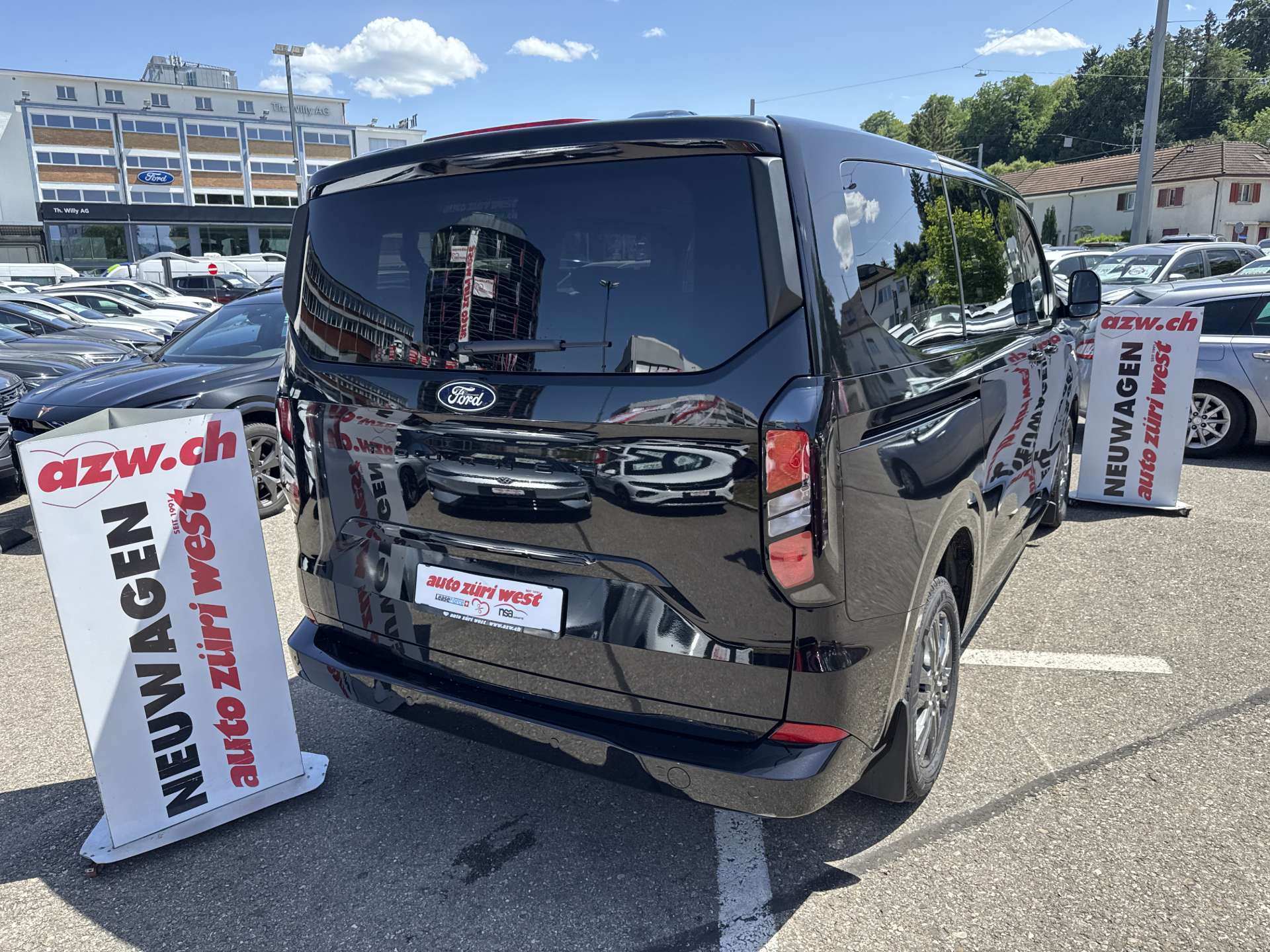 FORD Tourneo Custom 320 L1H1 Titanium 8-Plätzer Automat-image-2