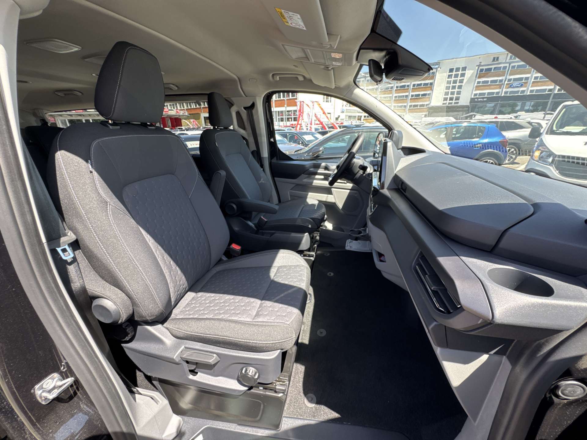 FORD Tourneo Custom 320 L1H1 Titanium 8-Plätzer Automat-image-12