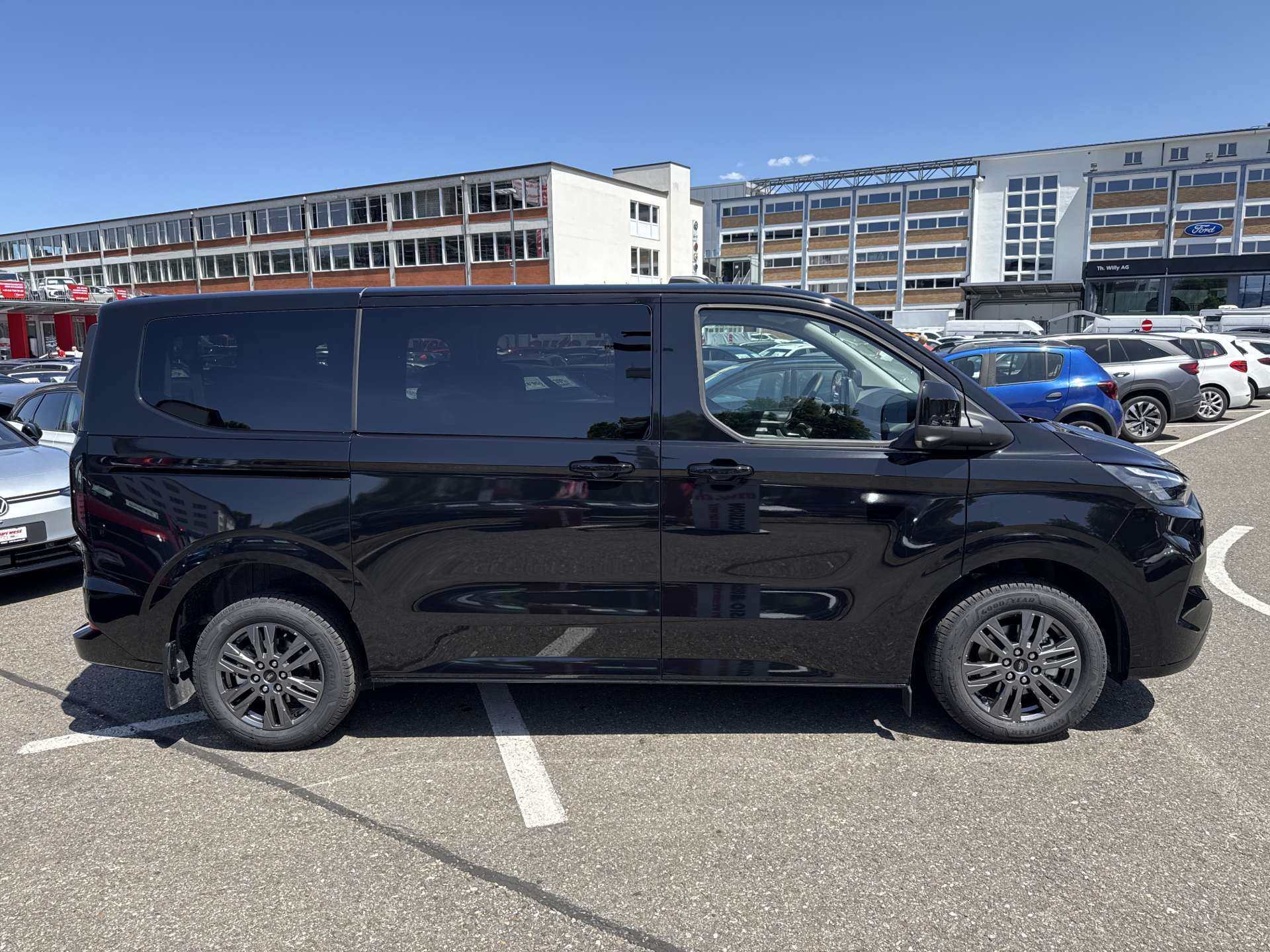 FORD Tourneo Custom 320 L1H1 Titanium 8-Plätzer Automat-image-10