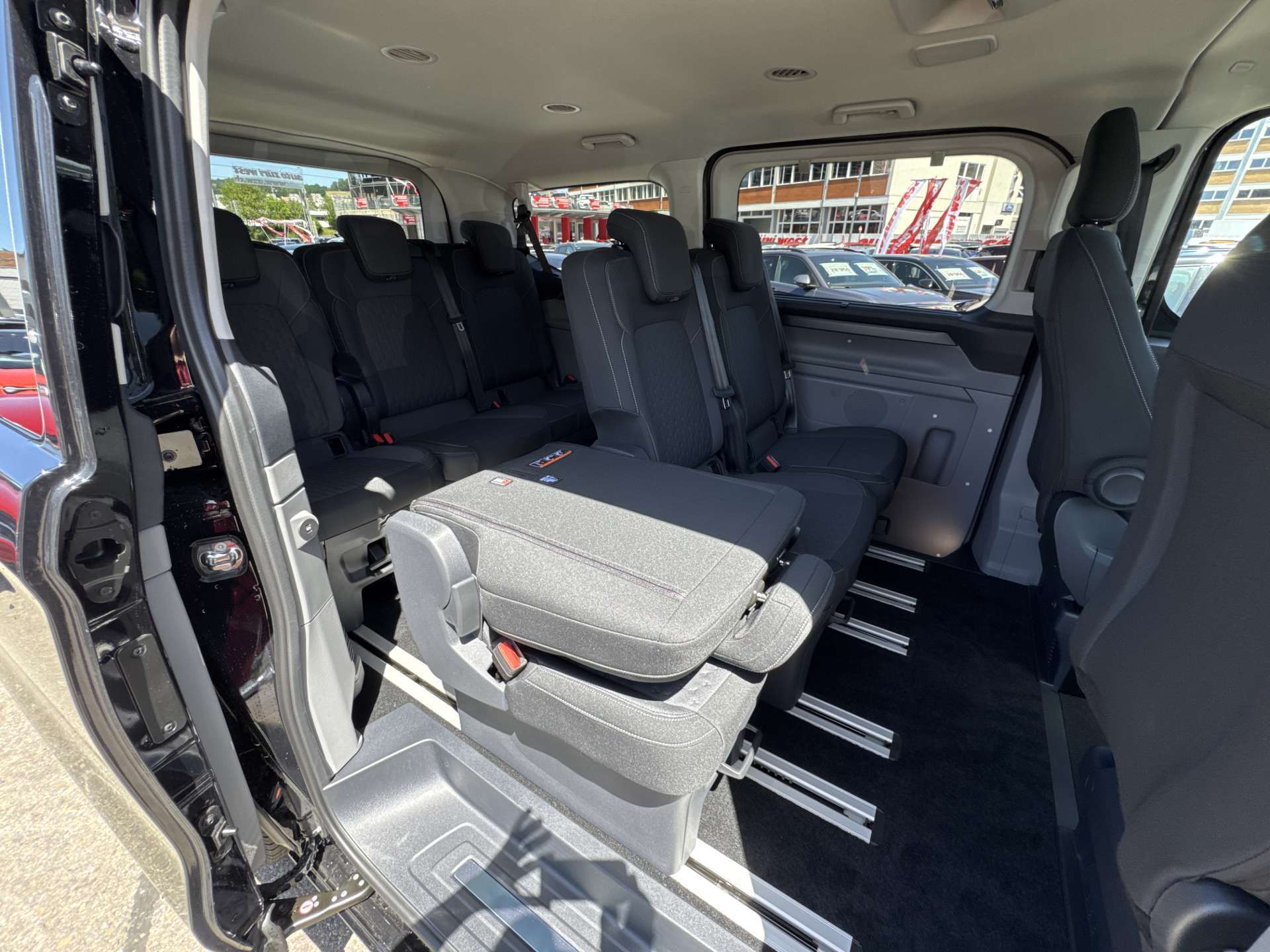 FORD Tourneo Custom 320 L1H1 Titanium 8-Plätzer Automat-image-6