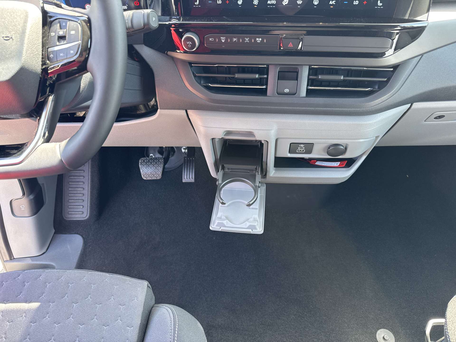 FORD Tourneo Custom 320 L1H1 Titanium 8-Plätzer Automat-image-11