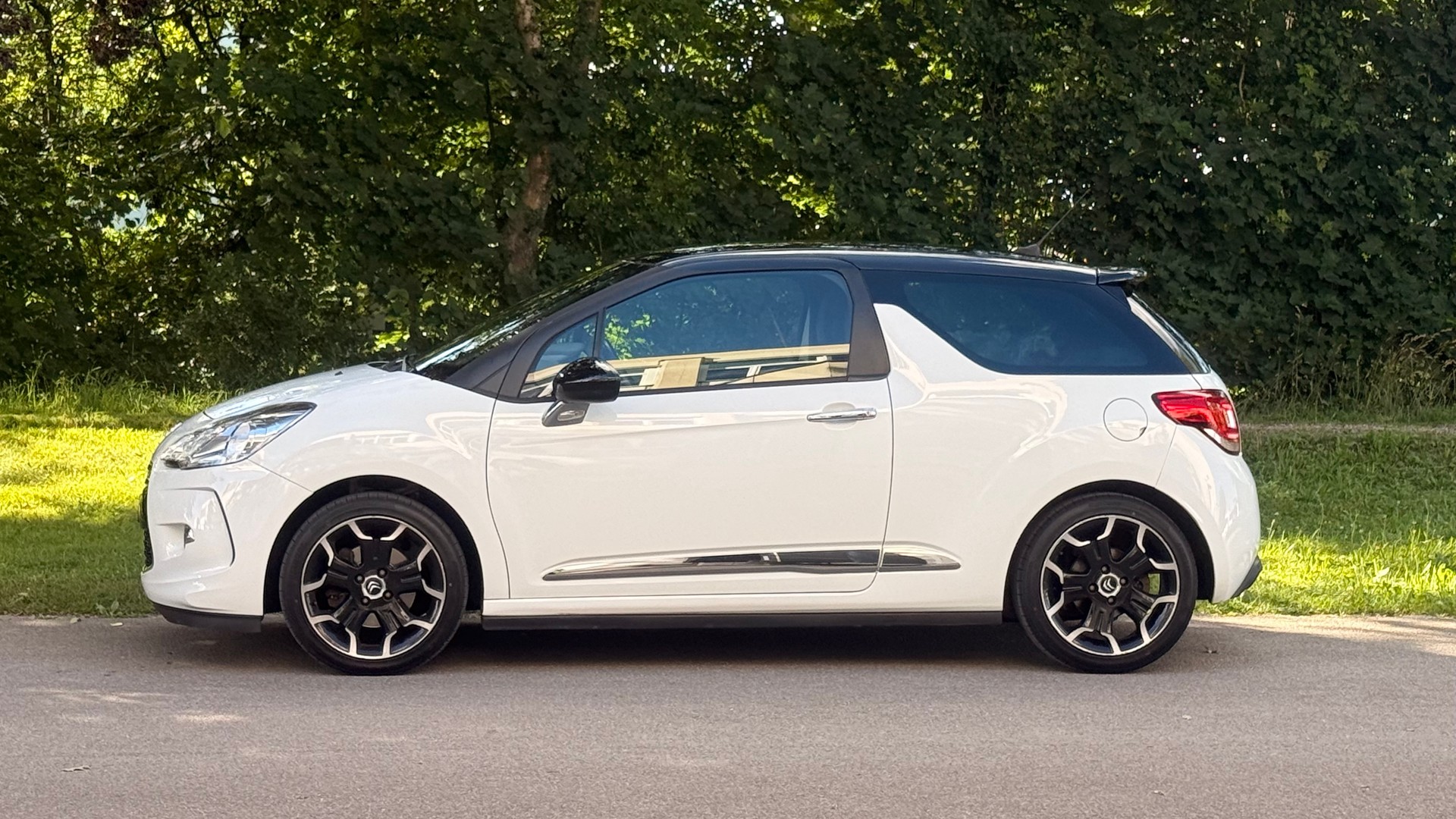 DS AUTOMOBILES DS3 1.6 THP Ultra Prestige-image-1