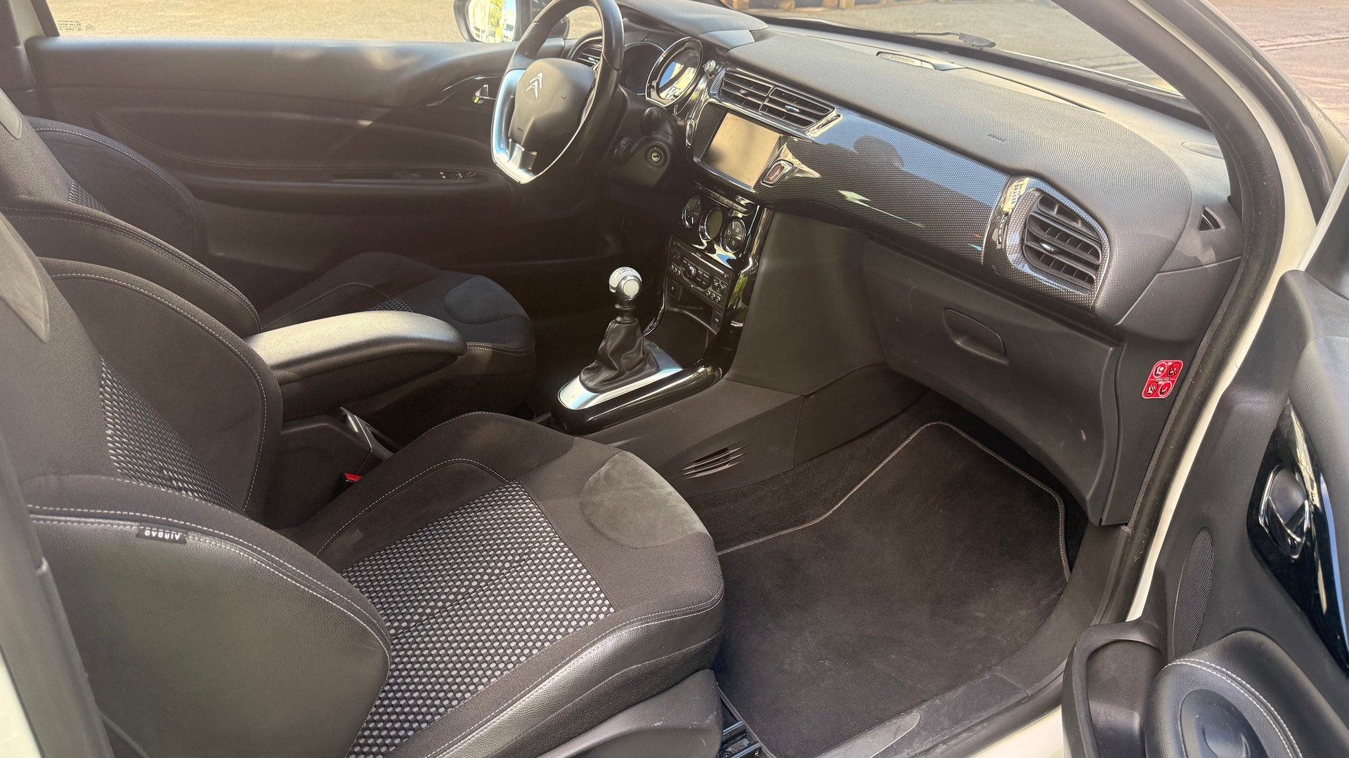 DS AUTOMOBILES DS3 1.6 THP Ultra Prestige-image-8