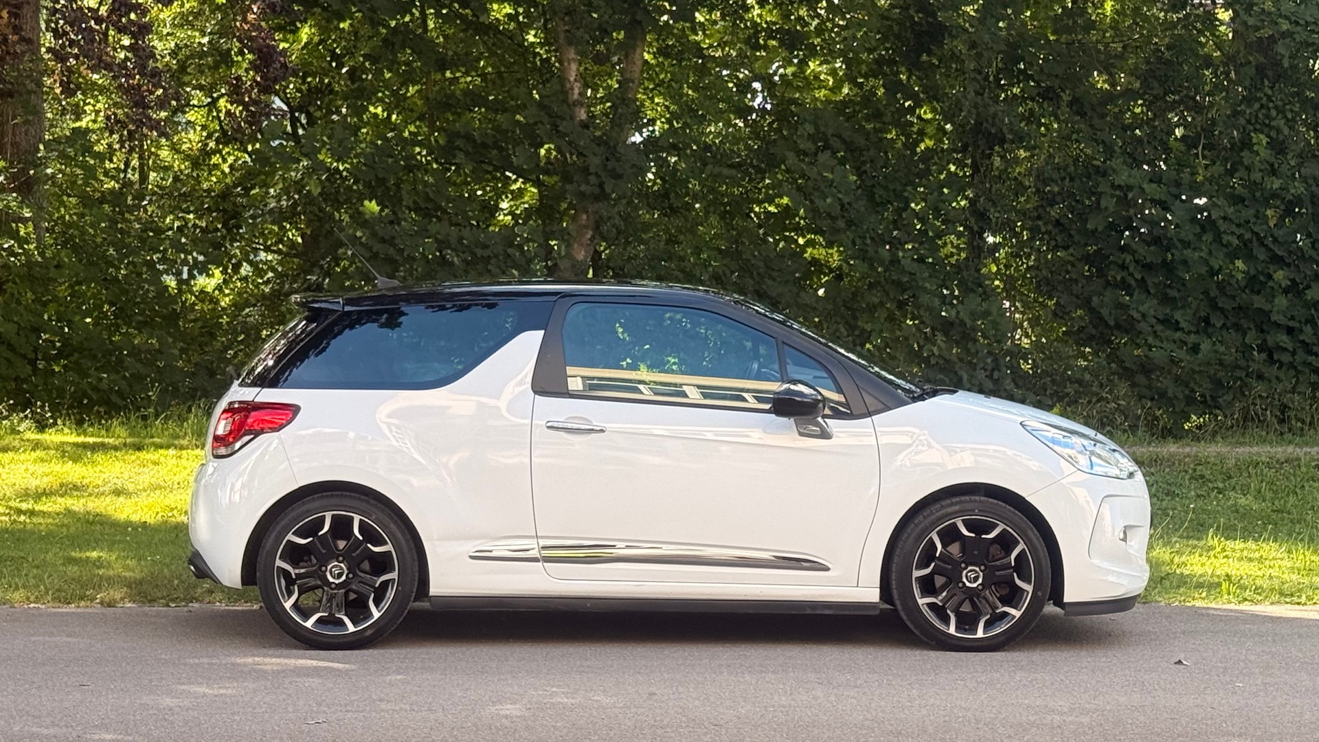 DS AUTOMOBILES DS3 1.6 THP Ultra Prestige-image-4