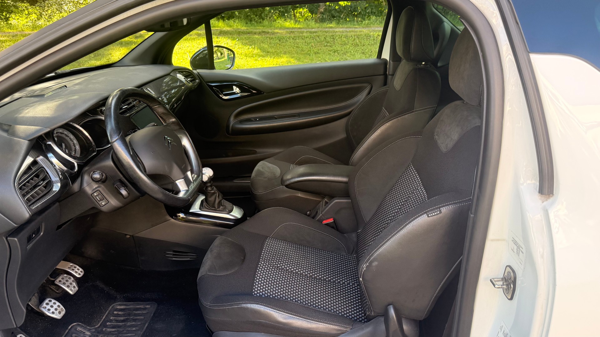 DS AUTOMOBILES DS3 1.6 THP Ultra Prestige-image-7