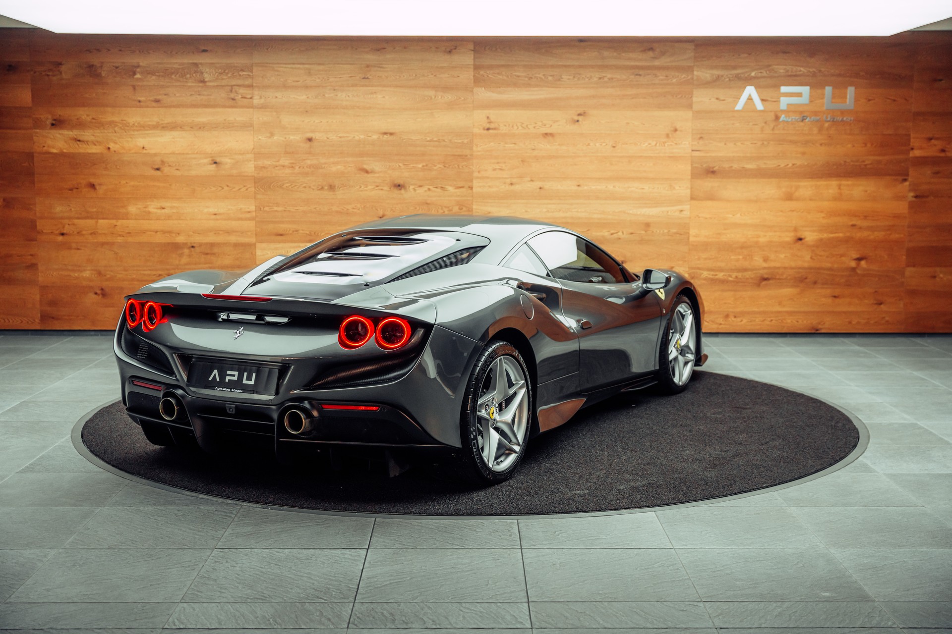 FERRARI F8 Tributo-showroom-element-1