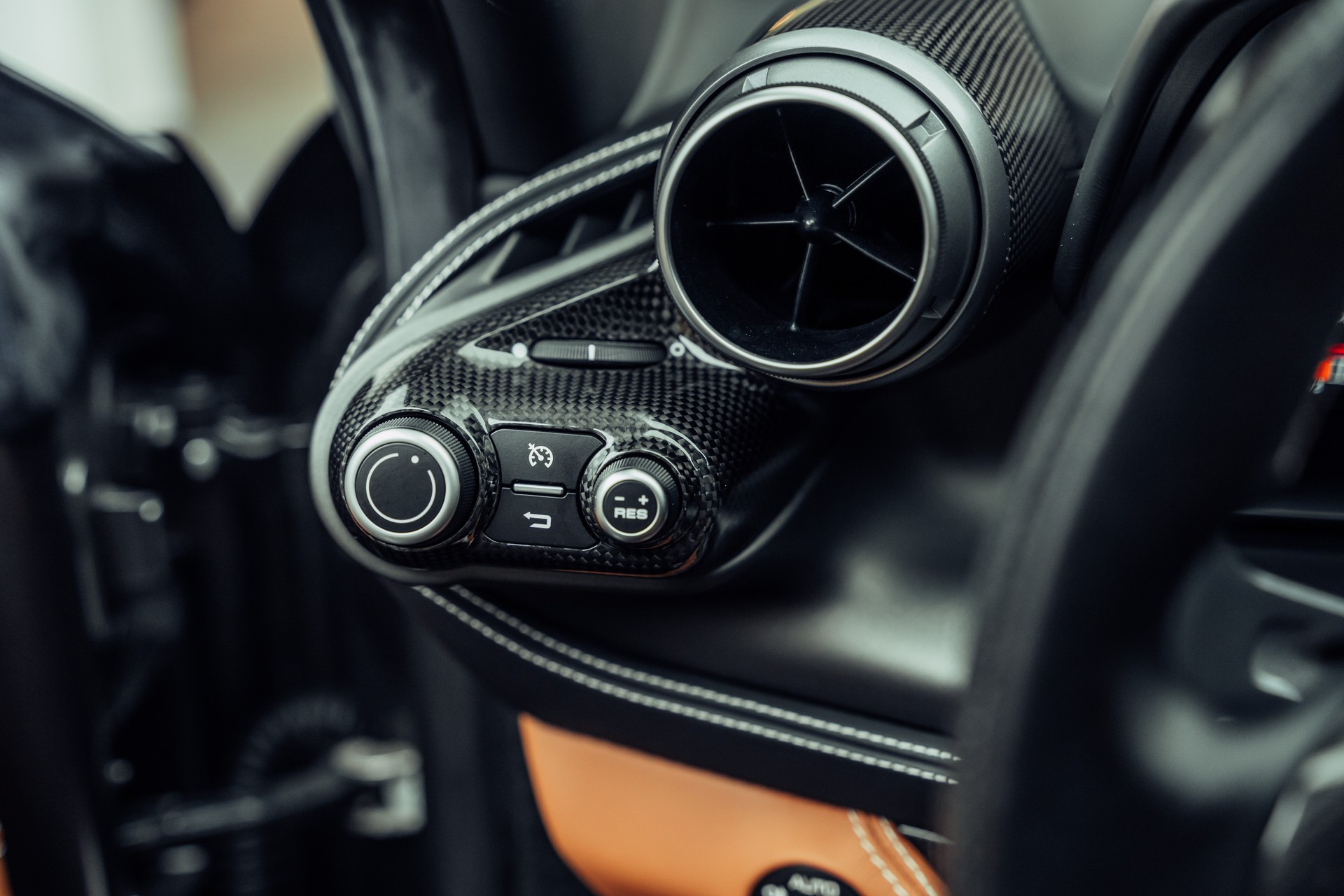 FERRARI F8 Tributo-image-10